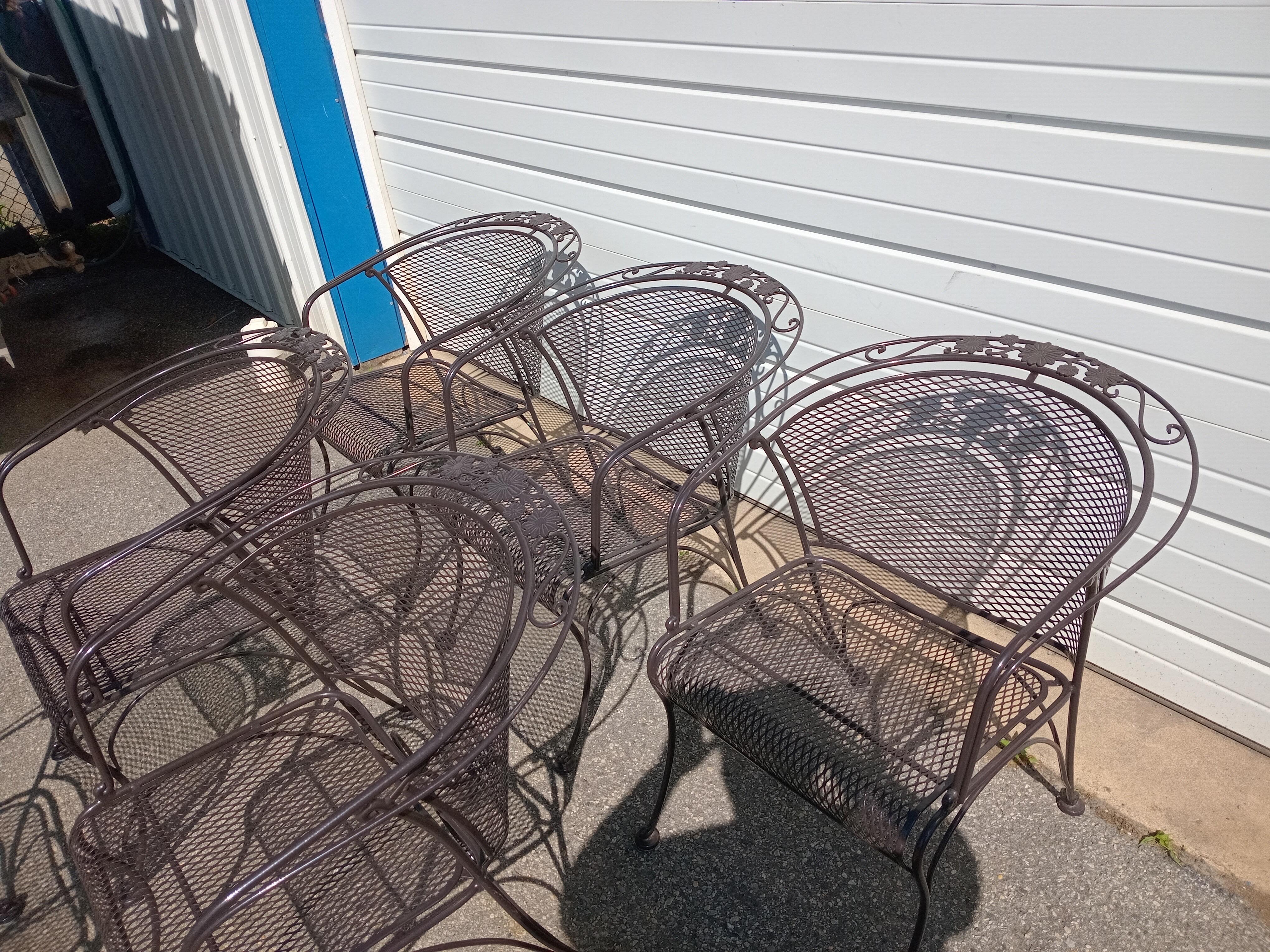 Table de salle à manger d'extérieur Woodard et 6 chaises à dossier incurvé en vente 1