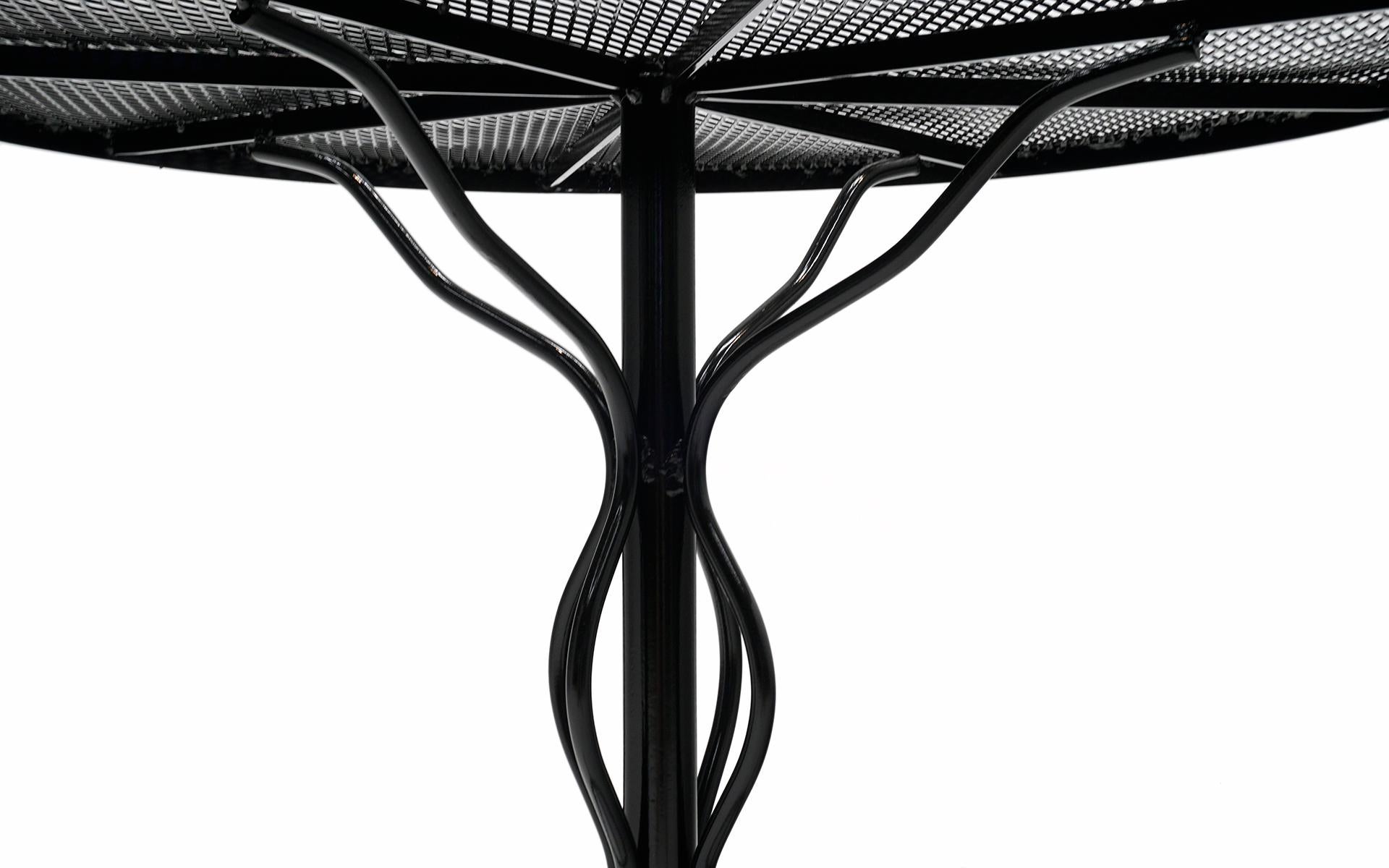 Woodard Outdoor / Patio Dining Table, Professionally Restored in Gloss Black In Good Condition For Sale In Kansas City, MO