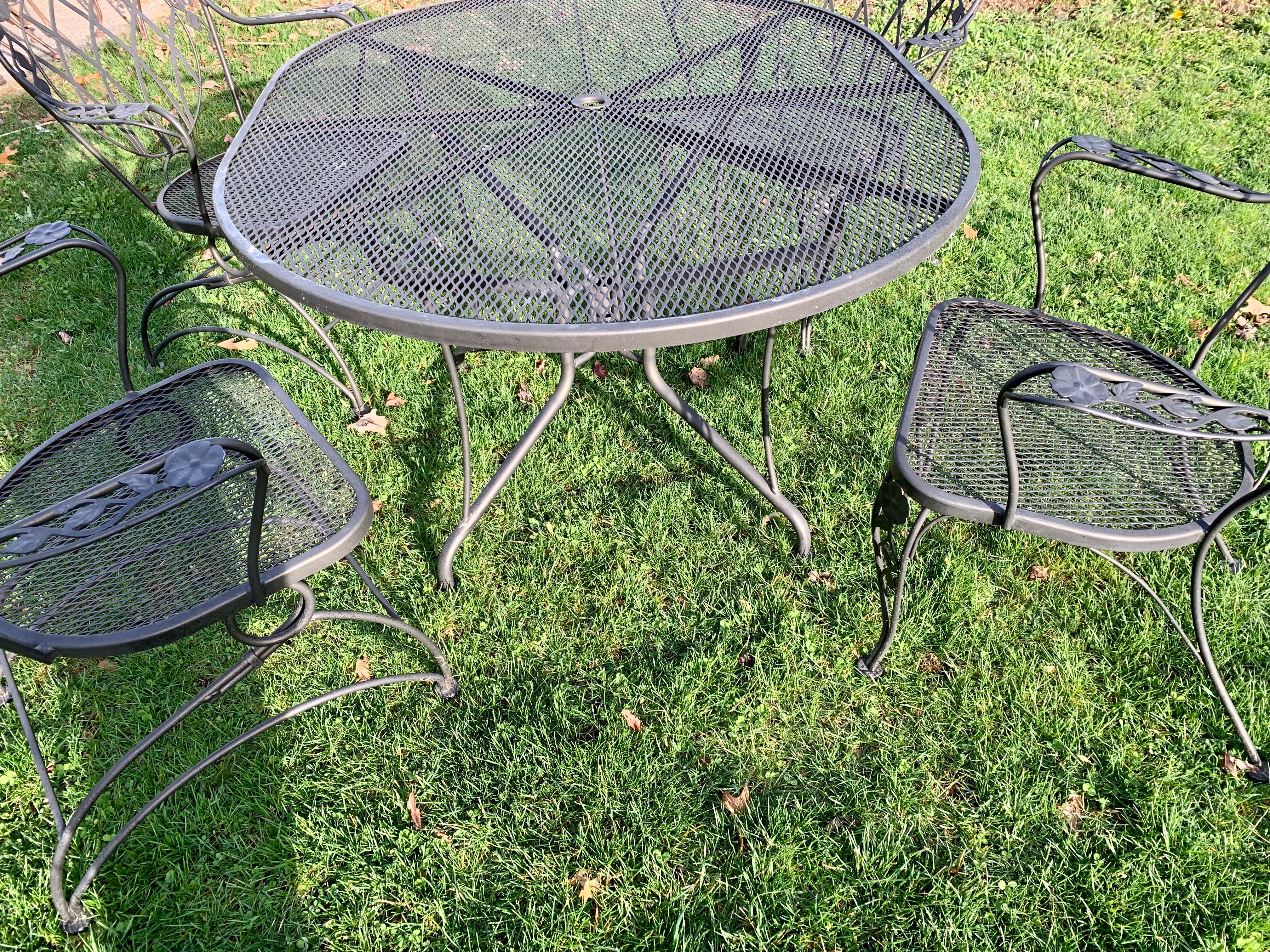 Woodard Oversized Table with 4 Rocker Spring Chairs For Sale 2