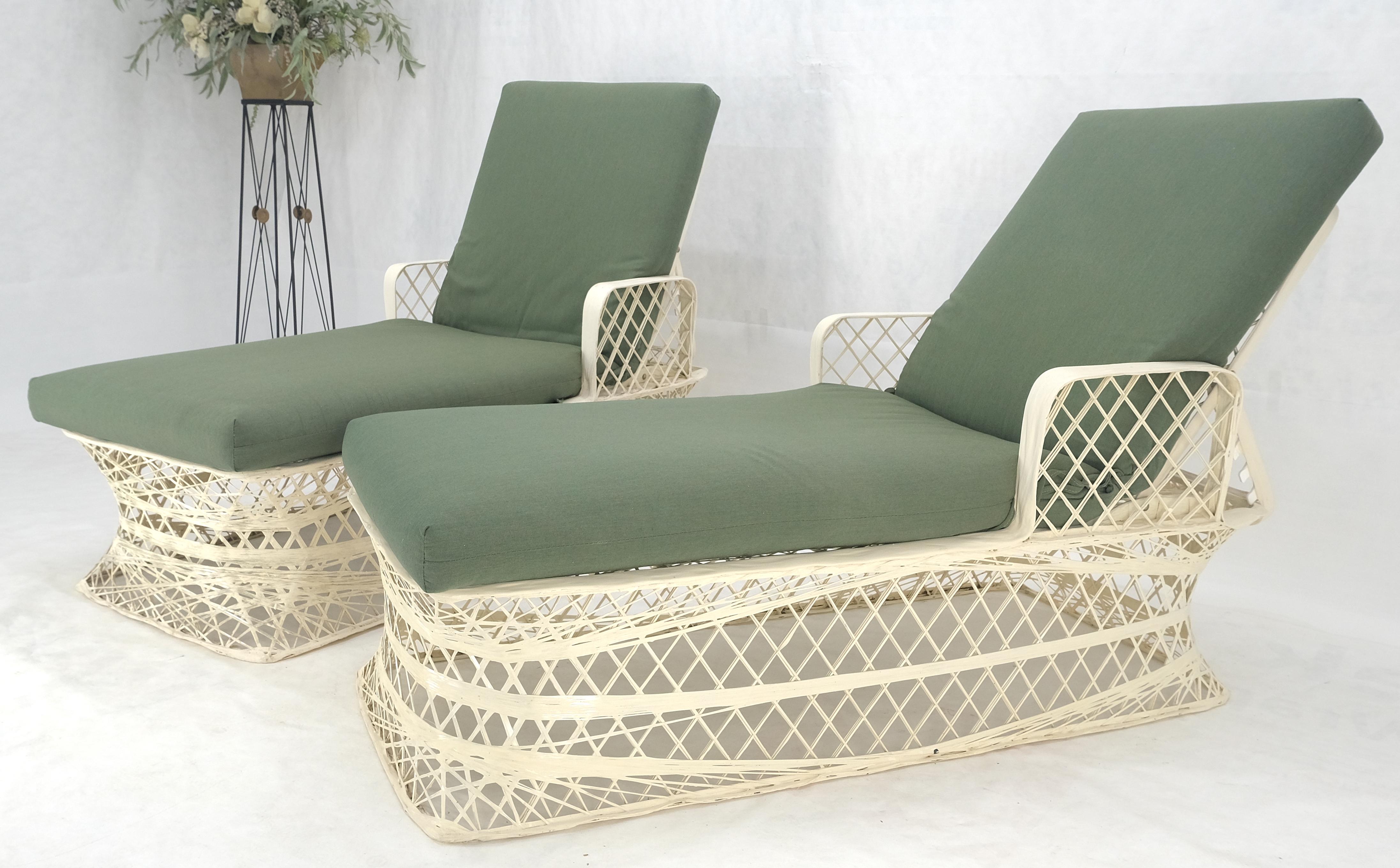 Woodard Coppia di sedie a sdraio da esterno in fibra di vetro filata del Mid Century Modern 6
