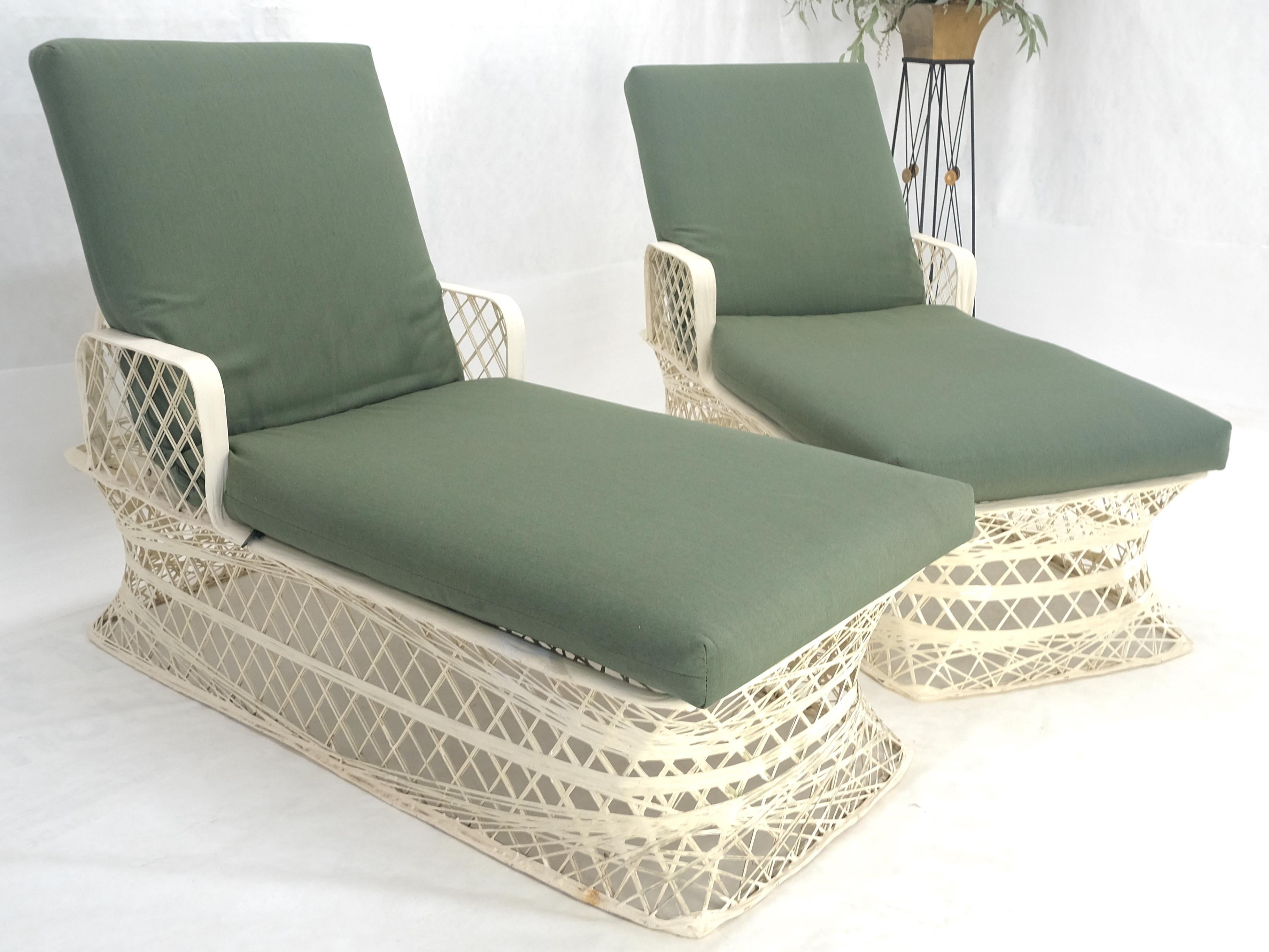 Woodard Coppia di sedie a sdraio da esterno in fibra di vetro filata del Mid Century Modern 7
