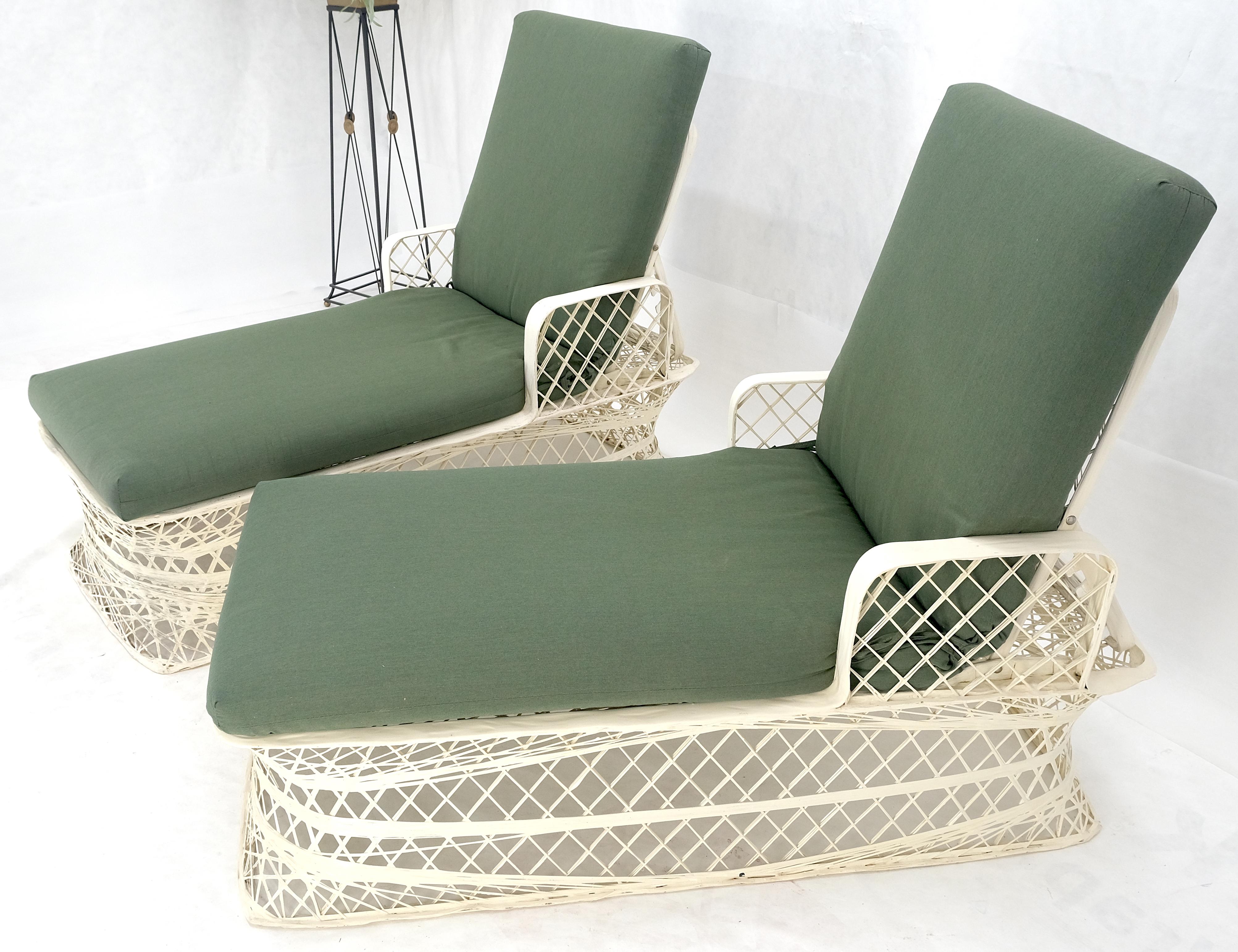 Woodard Coppia di sedie a sdraio da esterno in fibra di vetro filata del Mid Century Modern 
