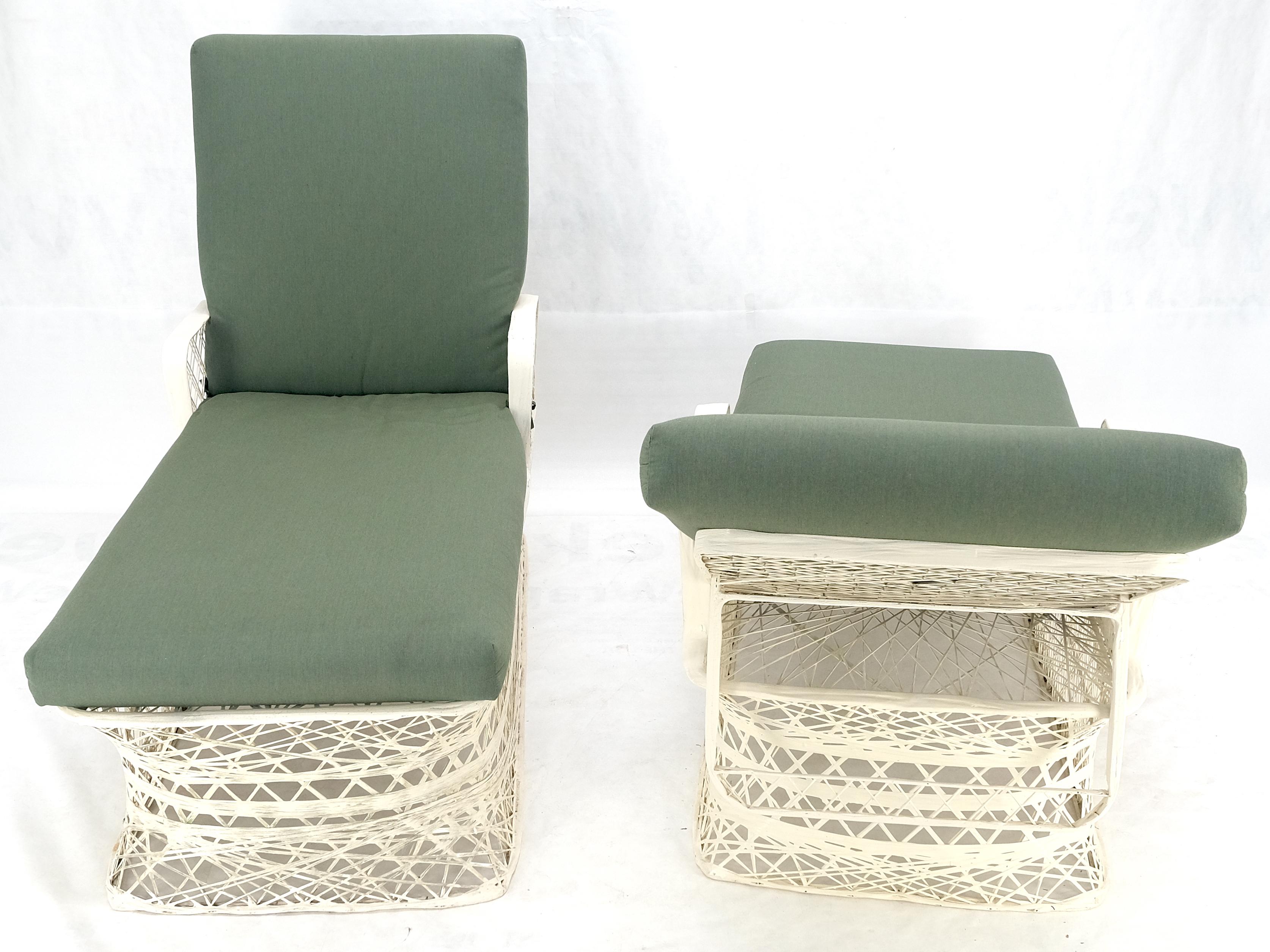 Americano Woodard Coppia di sedie a sdraio da esterno in fibra di vetro filata del Mid Century Modern