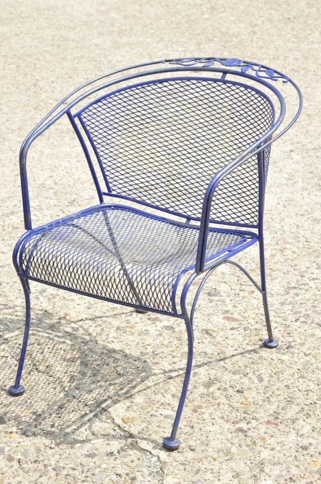 Woodard Rosenmuster Blauer schmiedeeiserner Gartenstuhl mit Fassrückenlehne - 3er-Set (Unbekannt) im Angebot