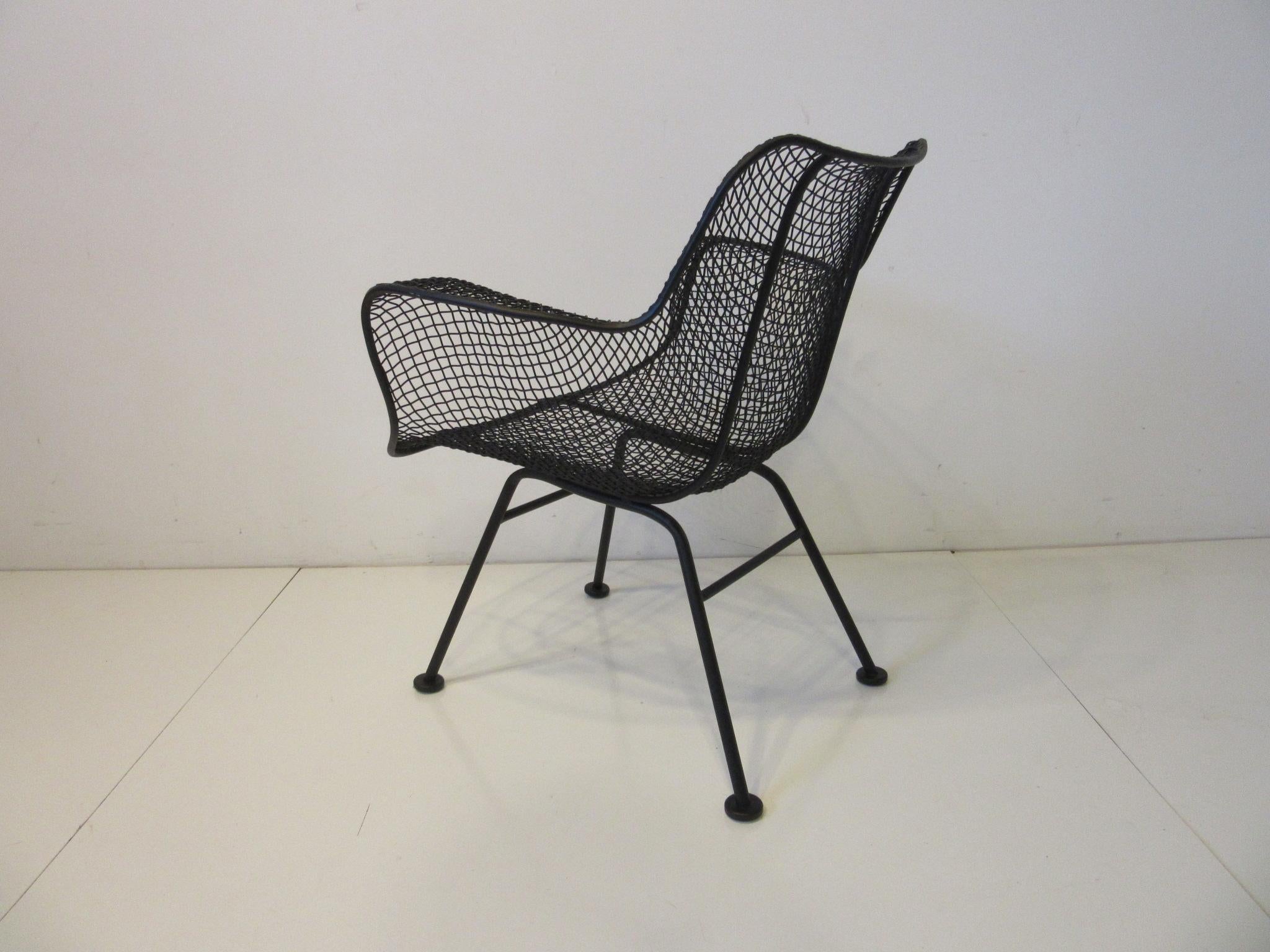Woodard Sculptura Metal Mesh Lounge Arm Chairs In Good Condition In Cincinnati, OH