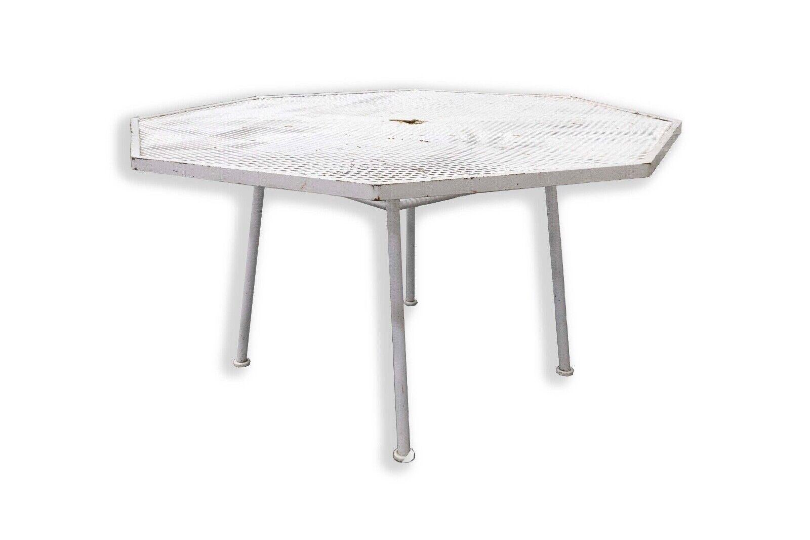 Sculptura Woodard table hexagonale blanche et 4 fauteuils mi-siècle moderne Bon état - En vente à Keego Harbor, MI