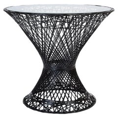 Table bistro de patio en fibre de verre filée Woodard