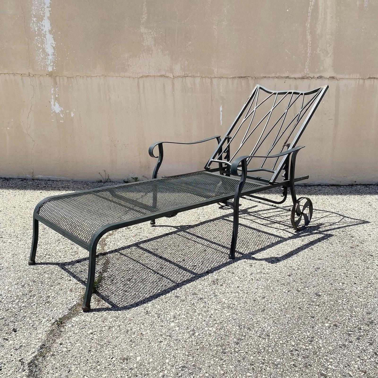 Woodard Style Wrought Iron Green Lattice Back Garden Patio Chaise Lounge Chair For Sale 6