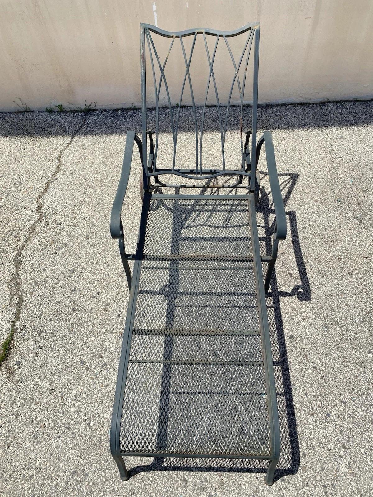 Woodard Style Wrought Iron Green Lattice Back Garden Patio Chaise Lounge Chair. Circa Late 20th Century. Measurements: 37