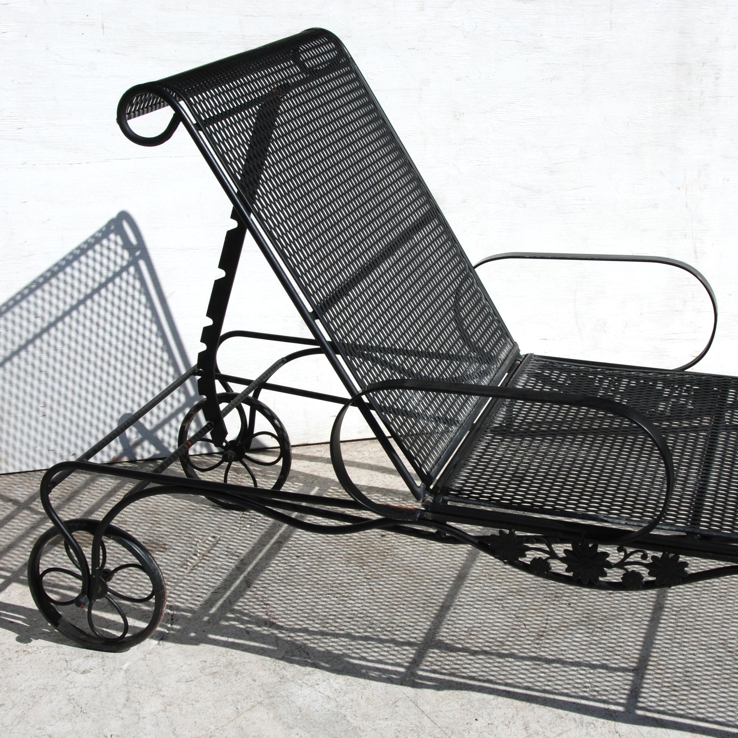 Chaise longue de patio en fer forgé de style Woodard Bon état à Pasadena, TX