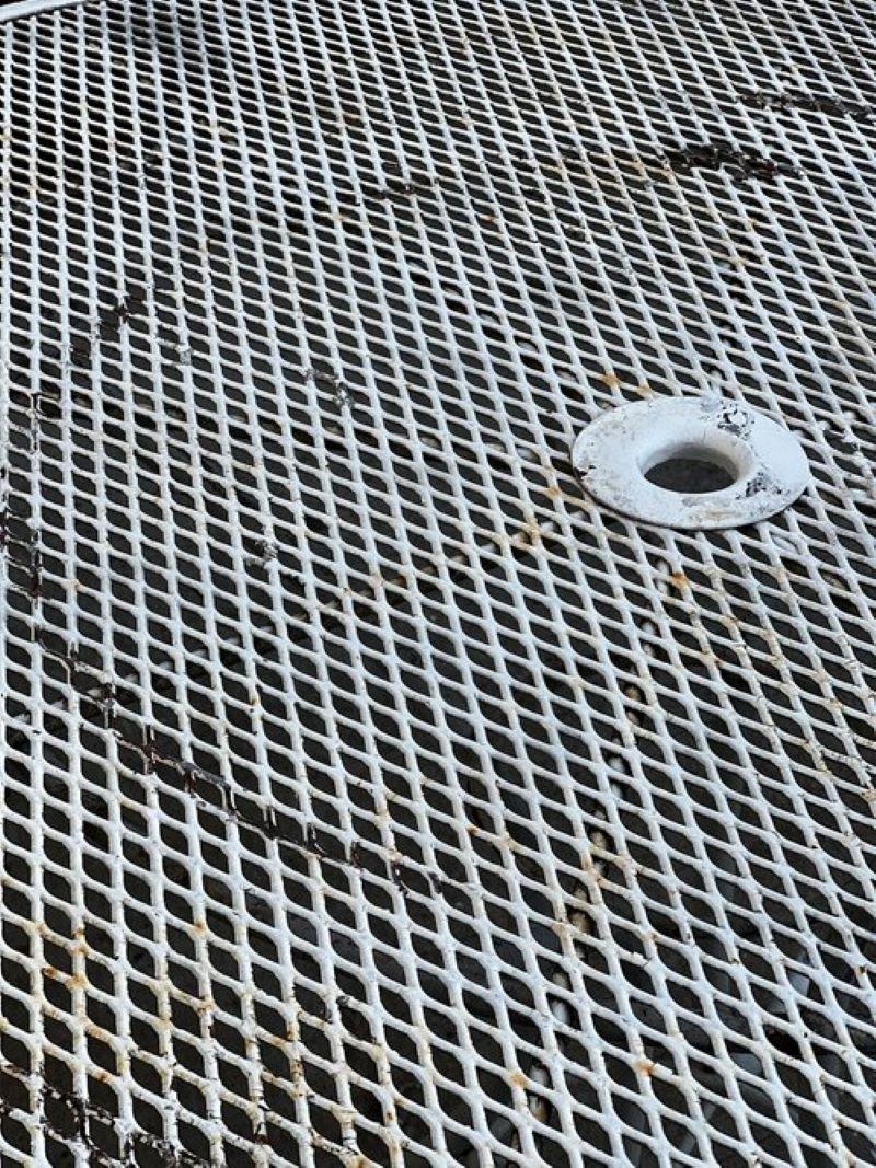 Ferro battuto Tavolo e 4 sedie da patio in ferro battuto Woodard Vintage Dogwood in vendita