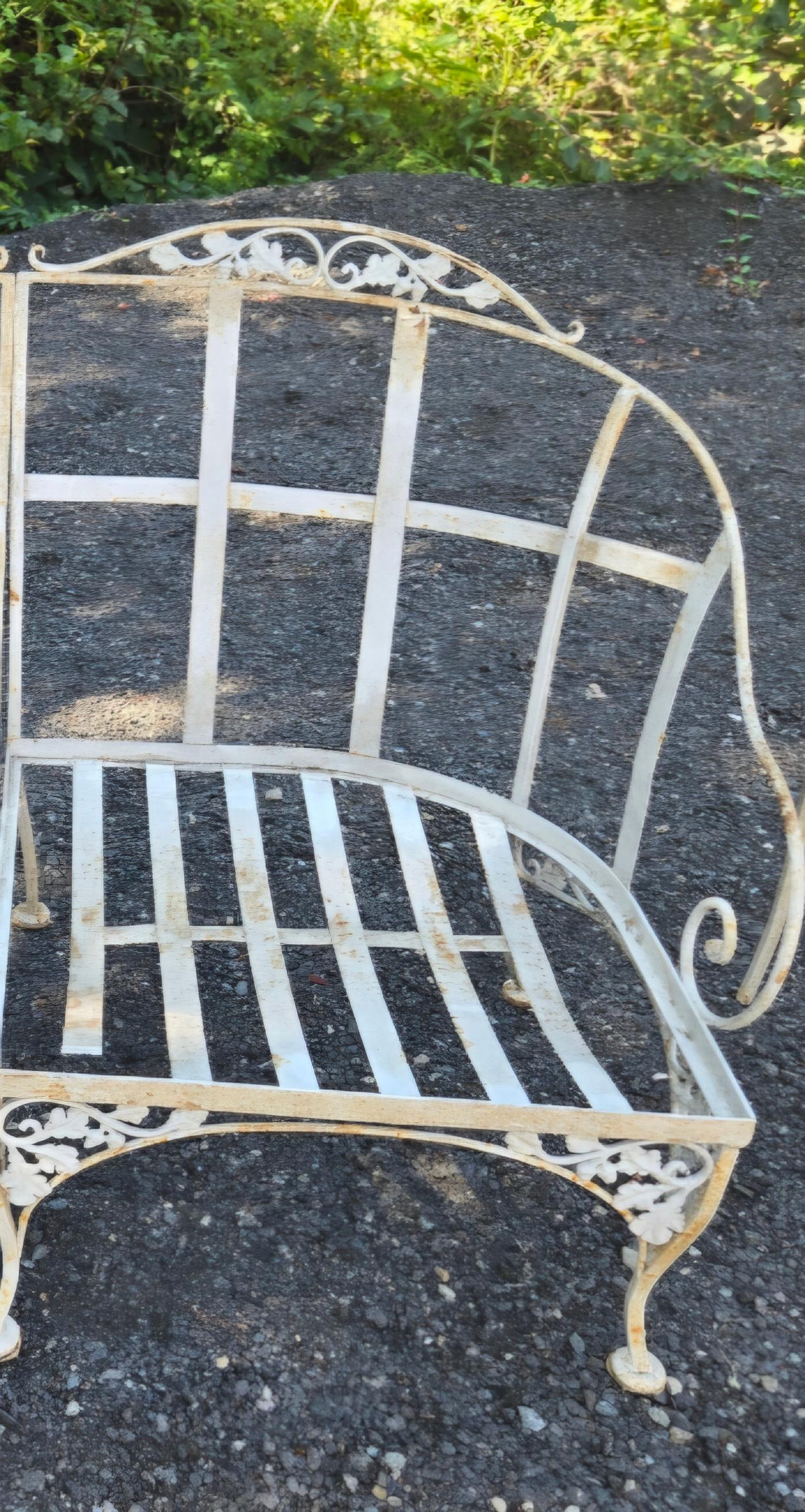 Woodard Wrought Iron Outdoor Patio Furniture In Good Condition For Sale In Cumberland, RI
