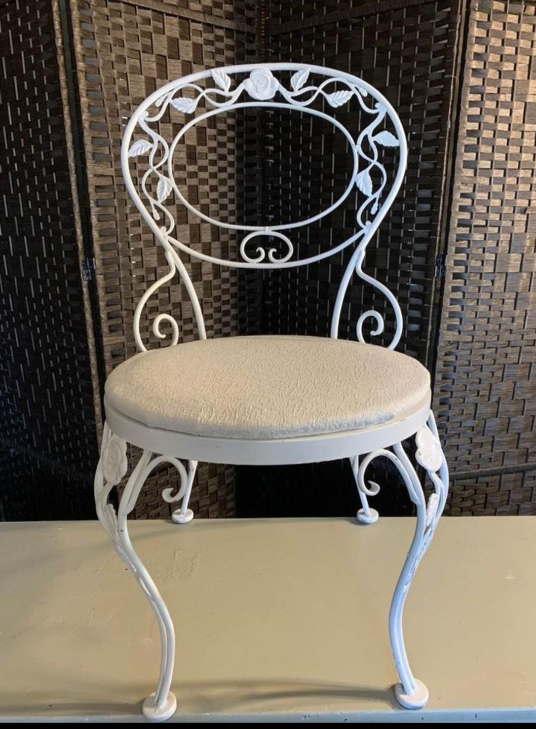 A beautiful Set of 8 Vintage Wrought Iron Outdoor Patio Chairs are available now and ready to ship. Designed and made by Russell Woodard in the highly desirable and most sought after pattern 