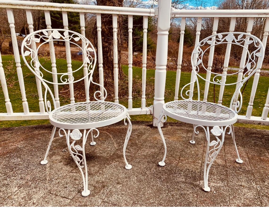 Mid-20th Century Woodard Wrought Iron Outdoor Patio Seating Set of 8 Chairs For Sale