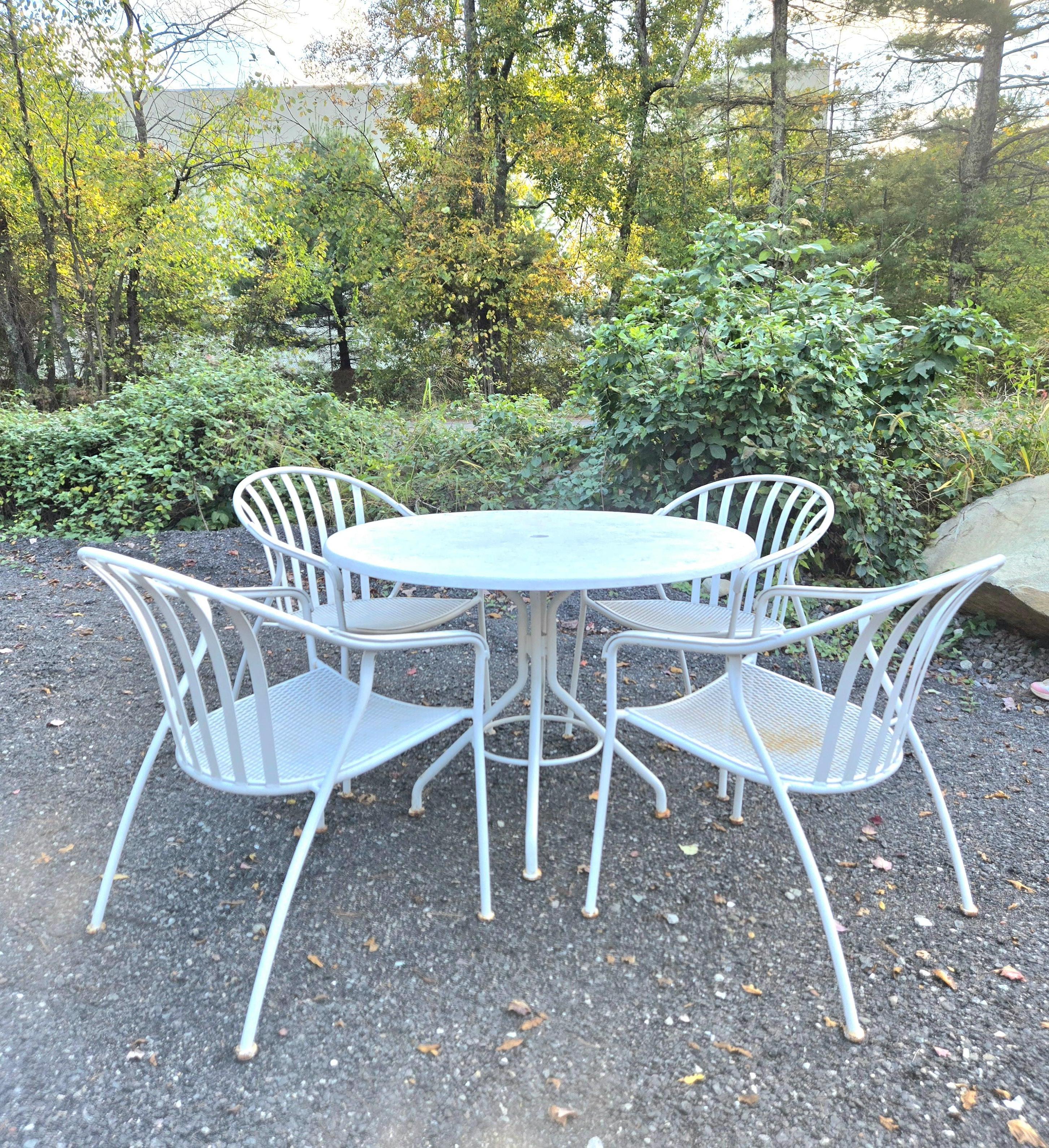 Woodard Wrought Iron Outdoor Valencia Patio Chairs Alfresco Dining In Good Condition For Sale In Cumberland, RI