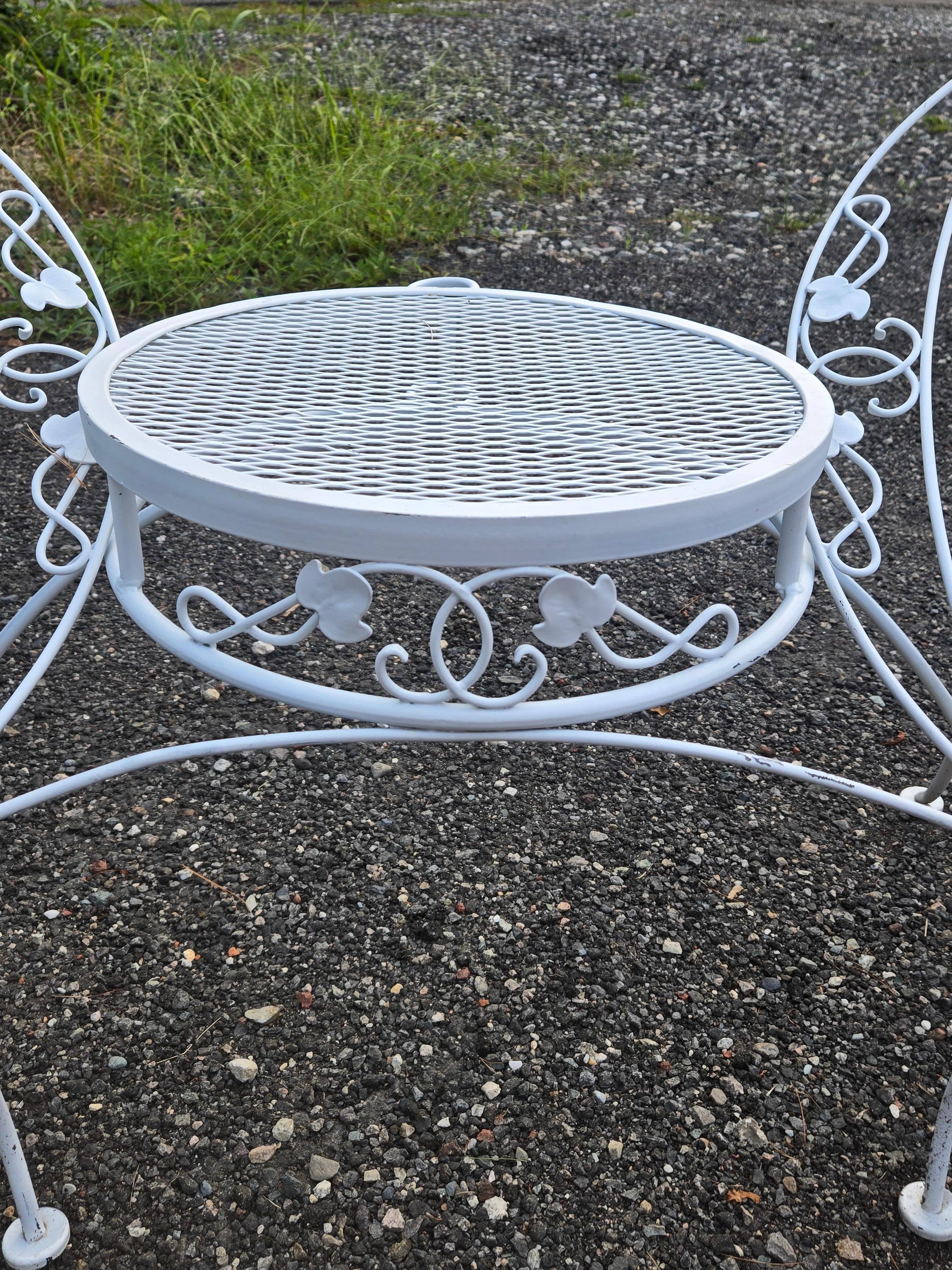 Metallo Mobili da giardino in ferro battuto Woodard in vendita