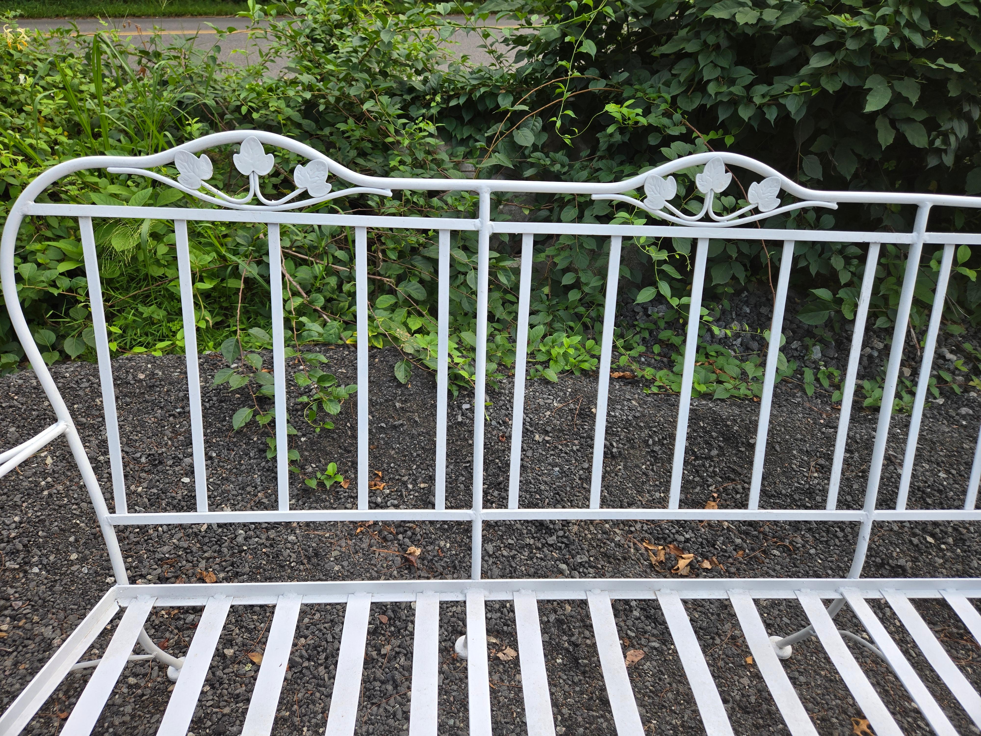 Canapé et chaise de patio en fer forgé Woodard en vente 3