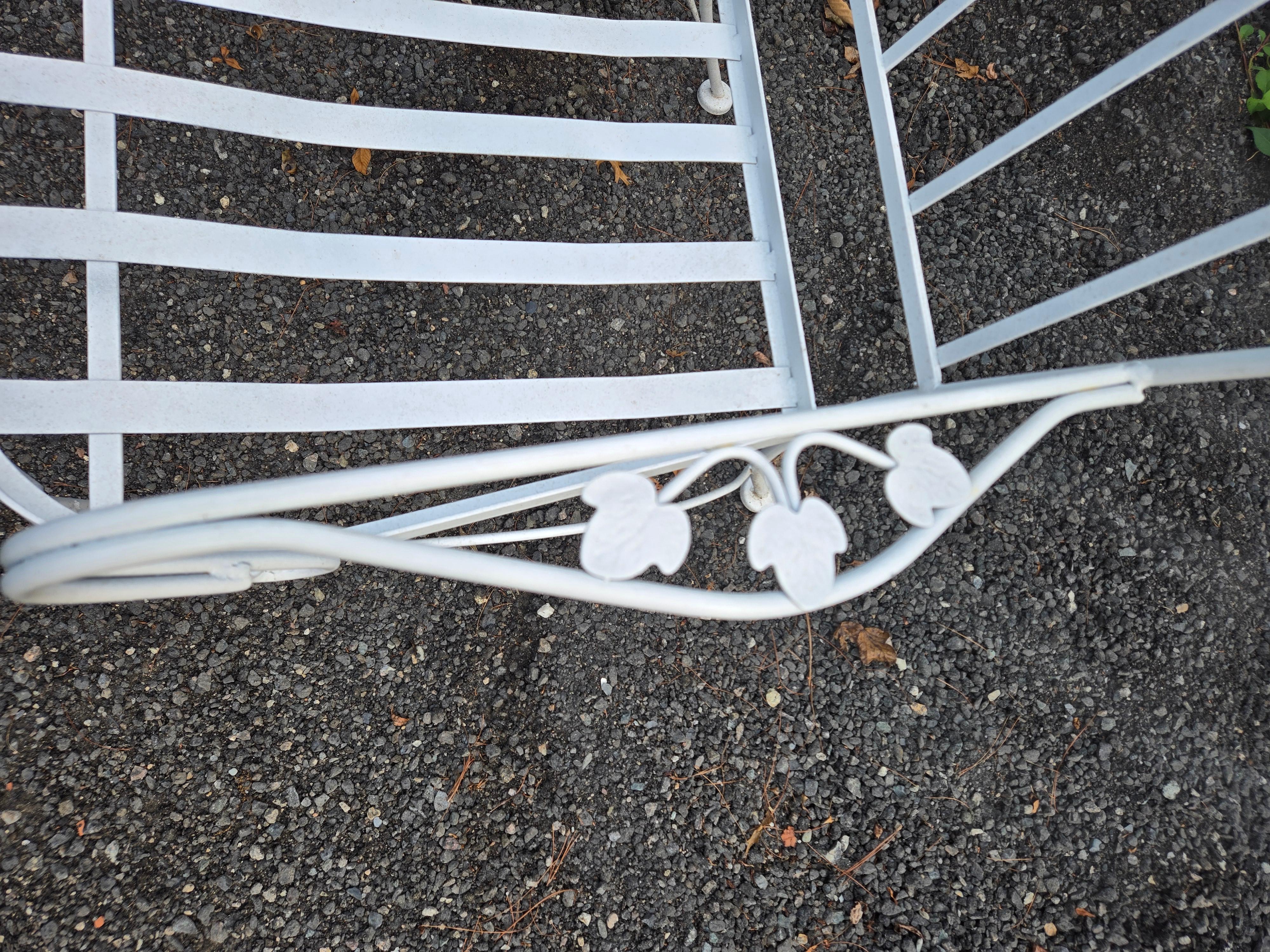 Canapé et chaise de patio en fer forgé Woodard en vente 5