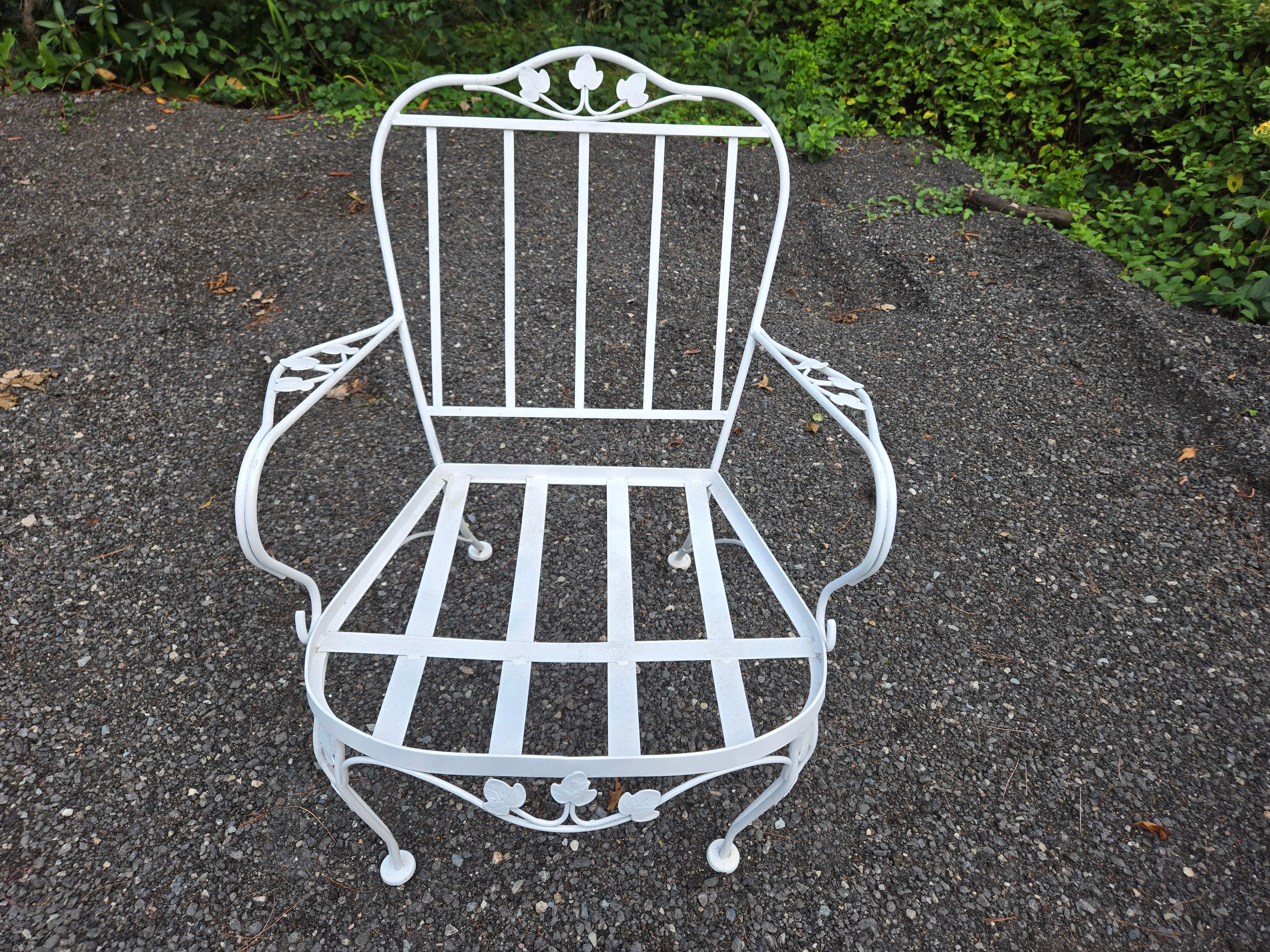 Canapé et chaise de patio en fer forgé Woodard en vente 9