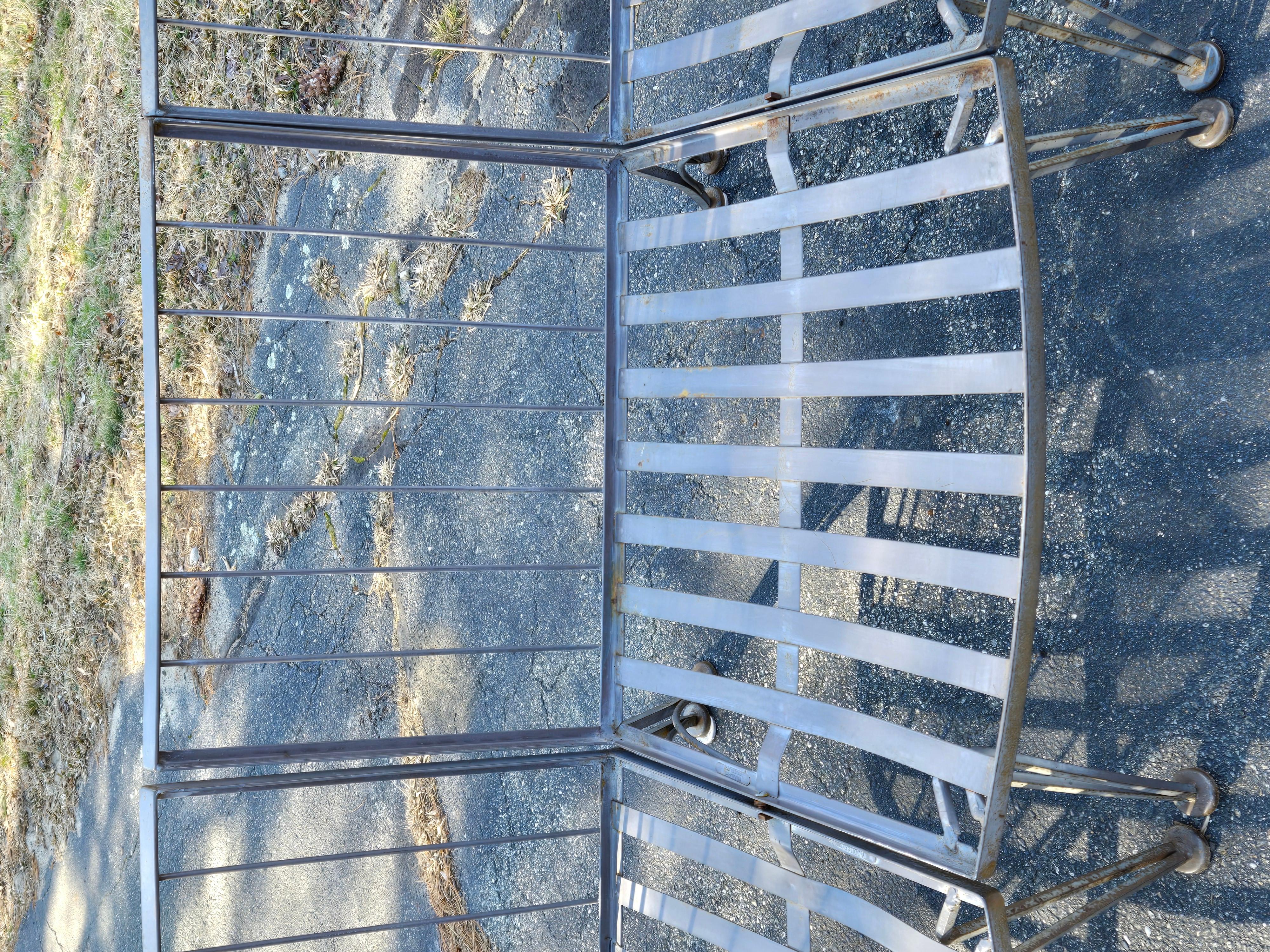 Woodard Canapé de terrasse en fer forgé motif Pinecrest Bon état - En vente à Cumberland, RI