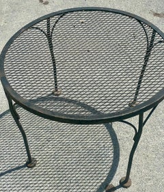 Woodard Wrought Iron Small Round Occasional Side Garden Patio Table Mesh Top