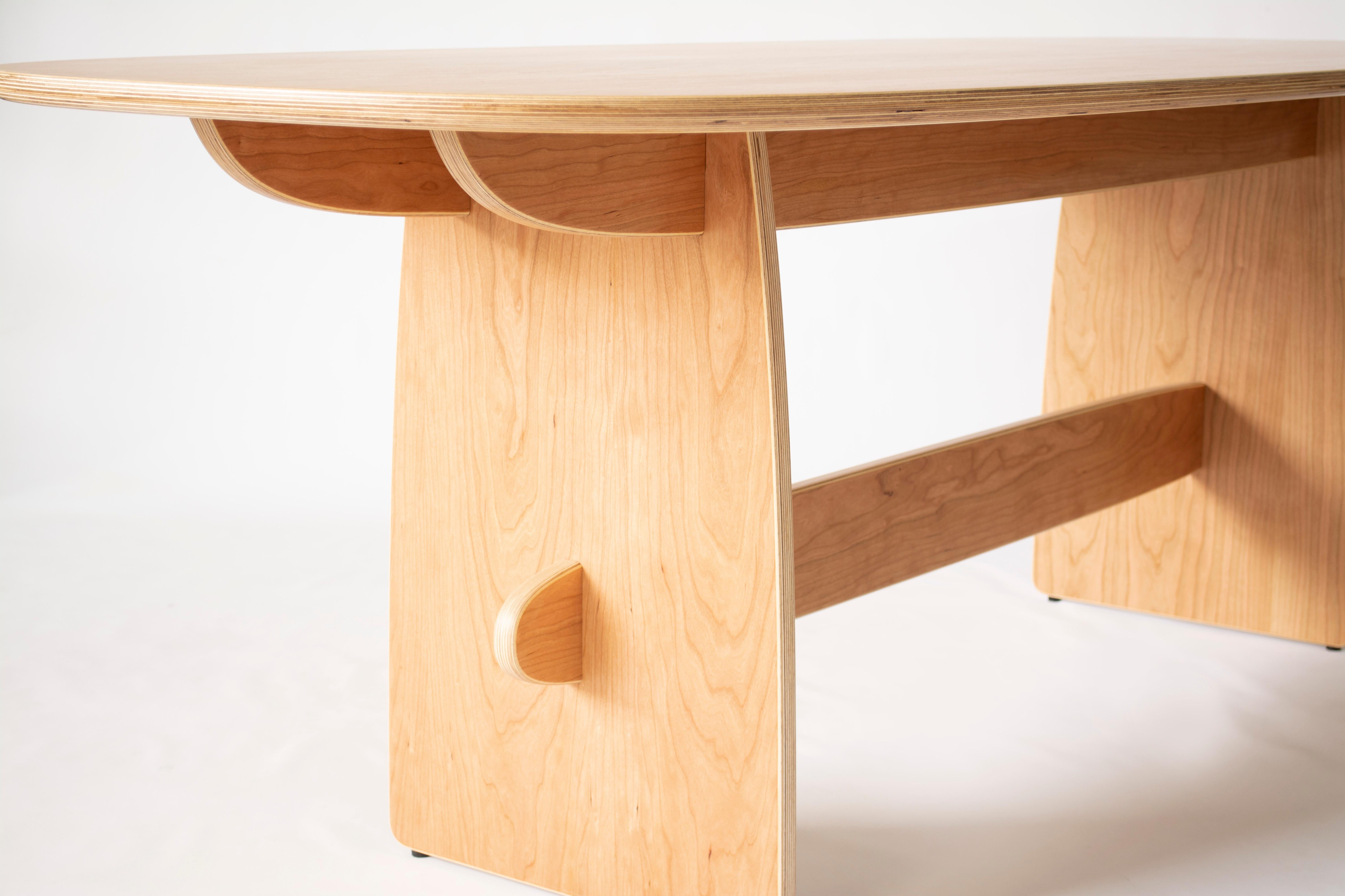 Table de salle à manger Woodbine en placage de cerisier et contreplaqué de bois dur par KLN Studio Neuf - En vente à Brooklyn, NY