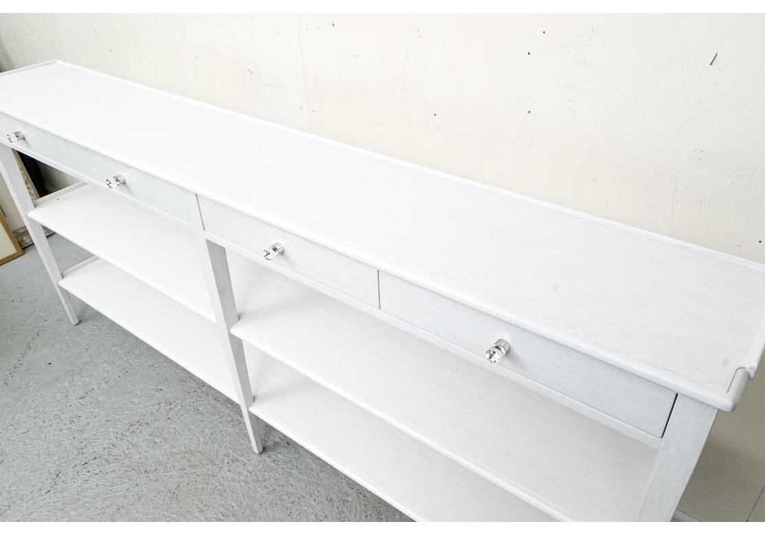 Mid-Century Modern Table console Captiva de Woodbridge Furniture, finition blanche en vente