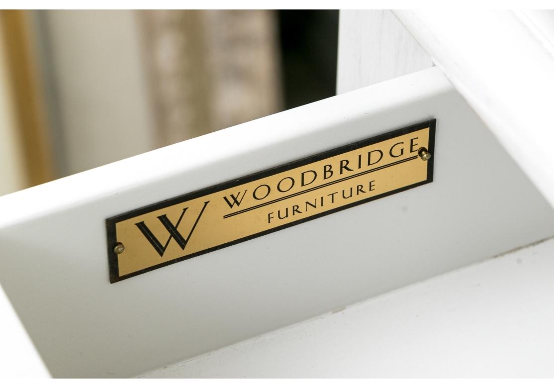 Peint Table console Captiva de Woodbridge Furniture, finition blanche en vente