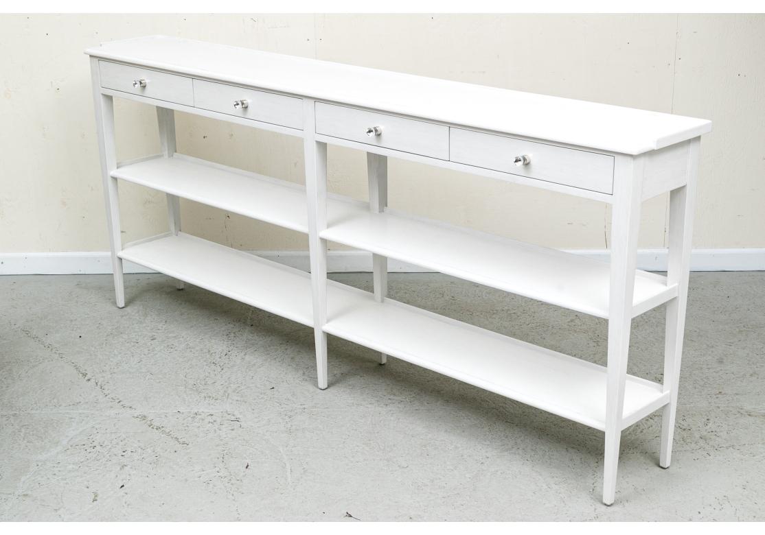 Bois Table console Captiva de Woodbridge Furniture, finition blanche en vente