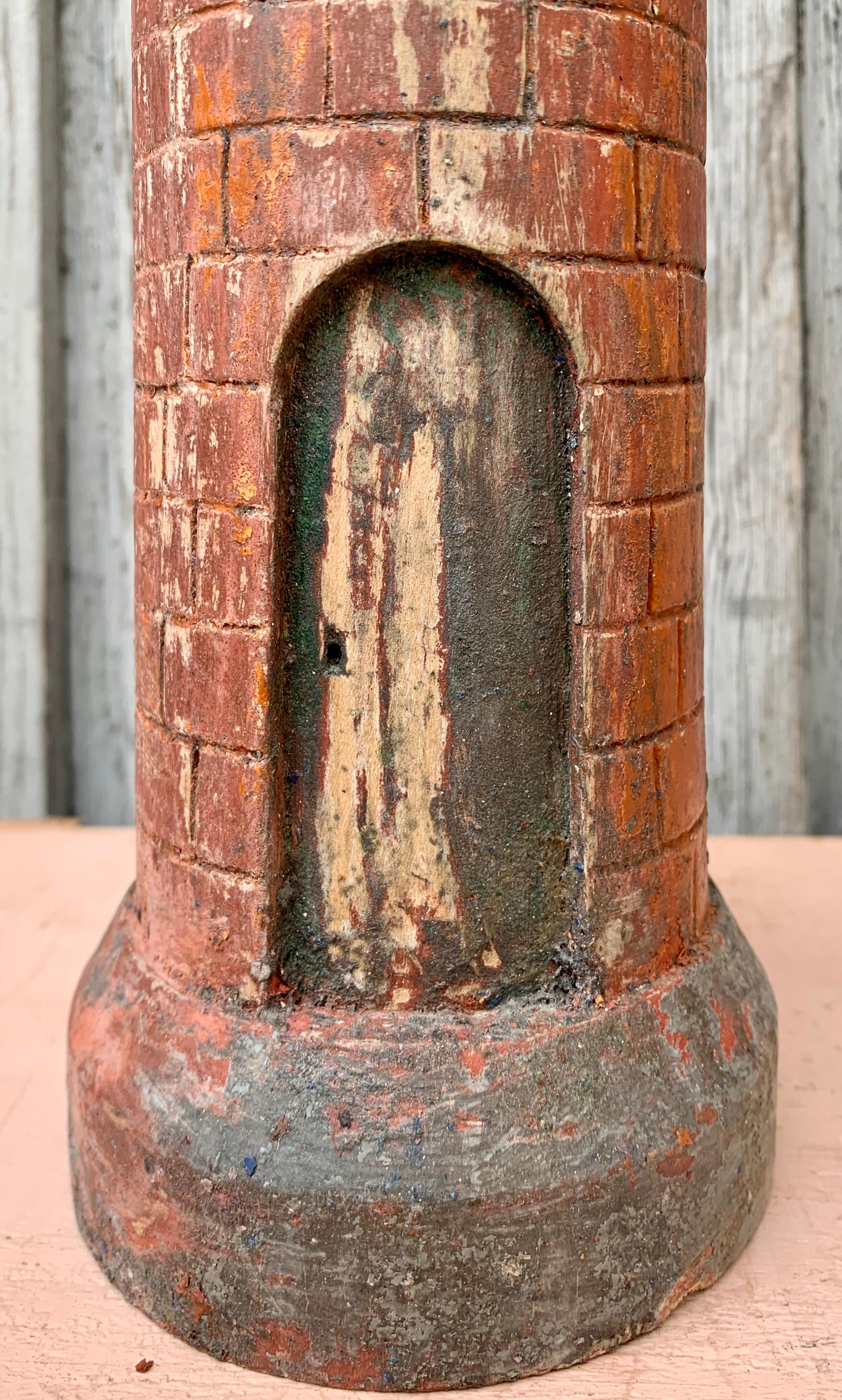 Holzskulptur eines mittelalterlichen Turms, polychrom, 19. Jahrhundert im Angebot 2