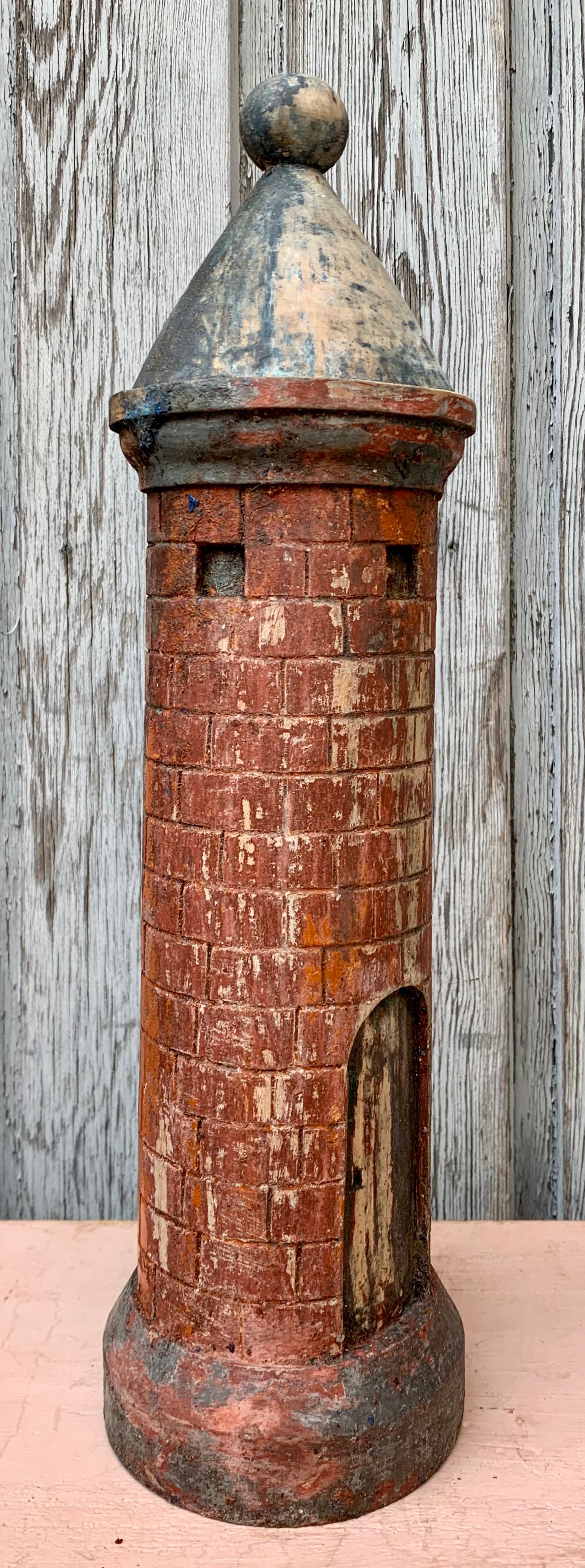 Sculpture en bois polychrome d'une tour médiévale du XIXe siècle en bois en vente 4