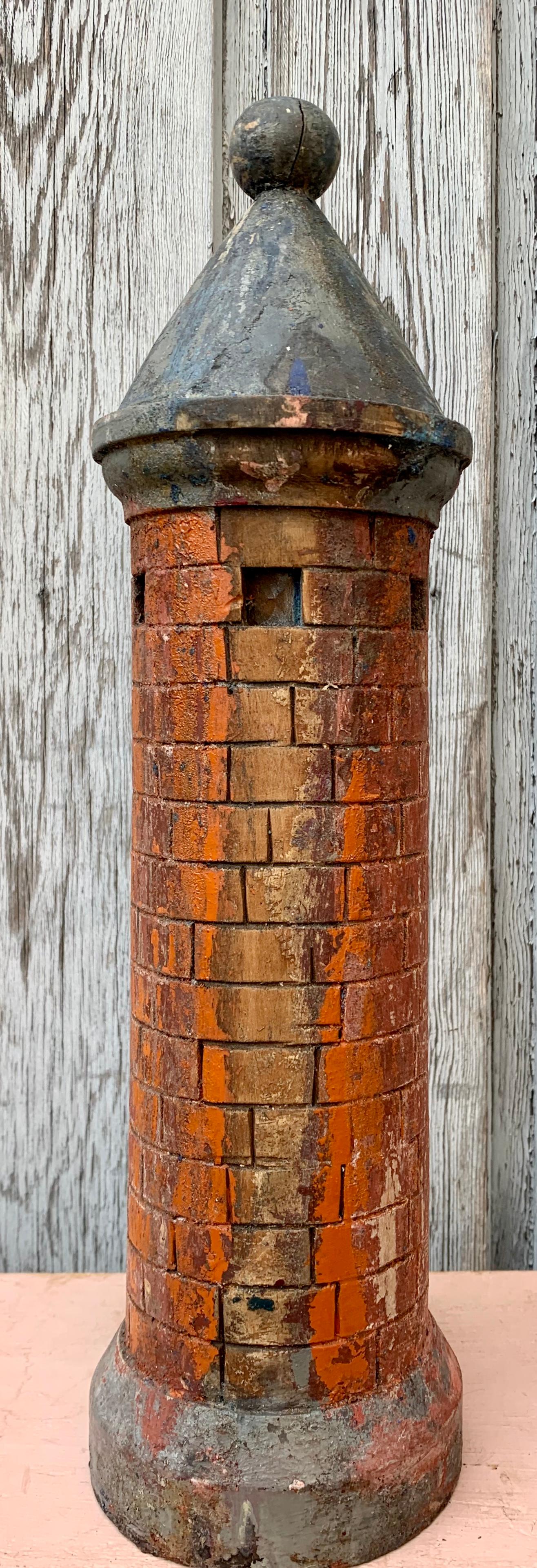 Sculpture en bois polychrome d'une tour médiévale du XIXe siècle en bois en vente 5