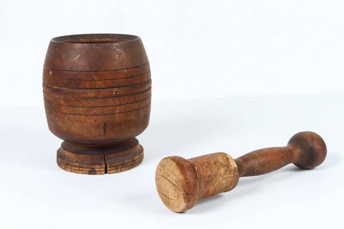 Wooden African Mortar and Pestle In Distressed Condition For Sale In North Hollywood, CA