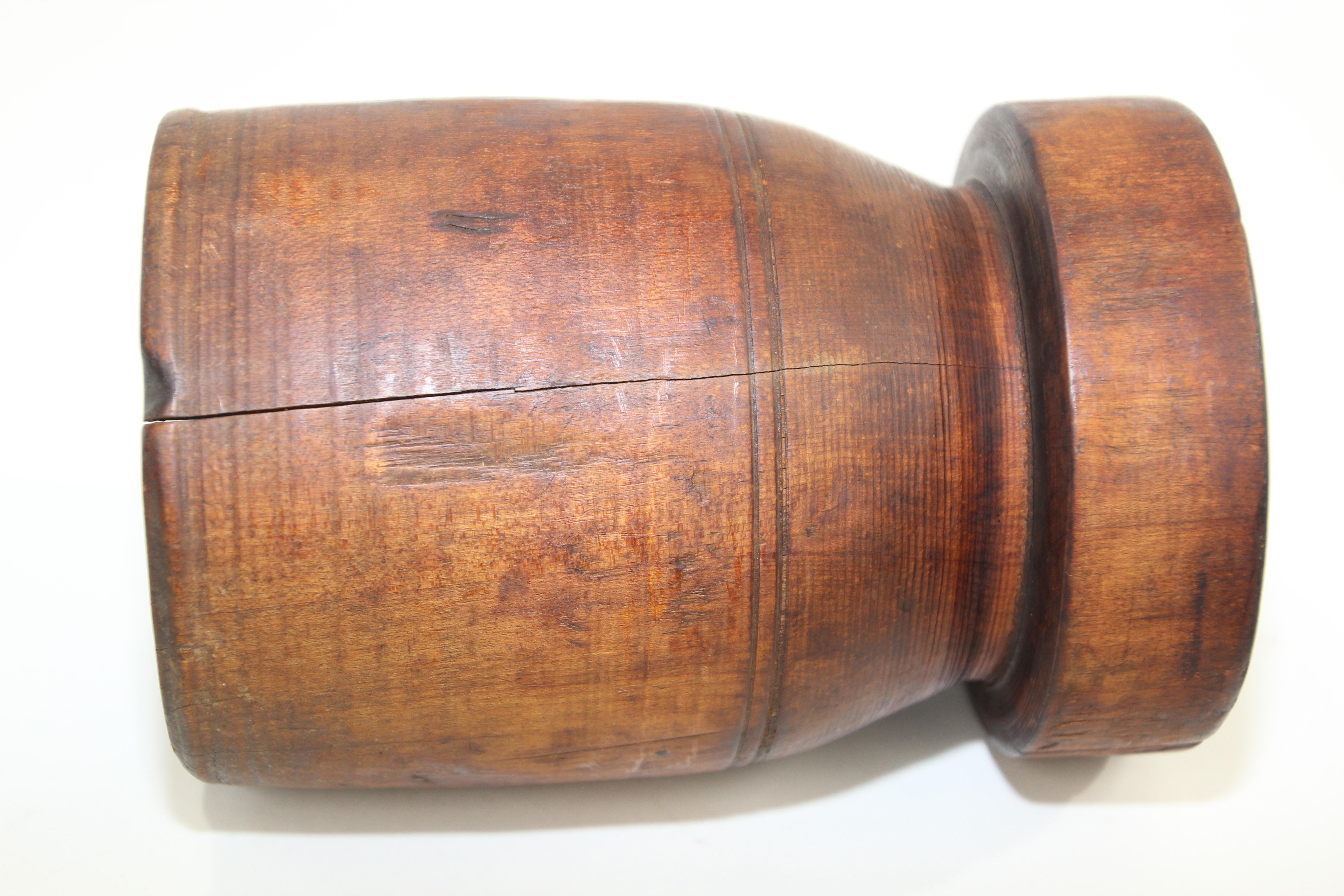Large Antique Wooden American Mortar and Pestle In Good Condition For Sale In North Hollywood, CA
