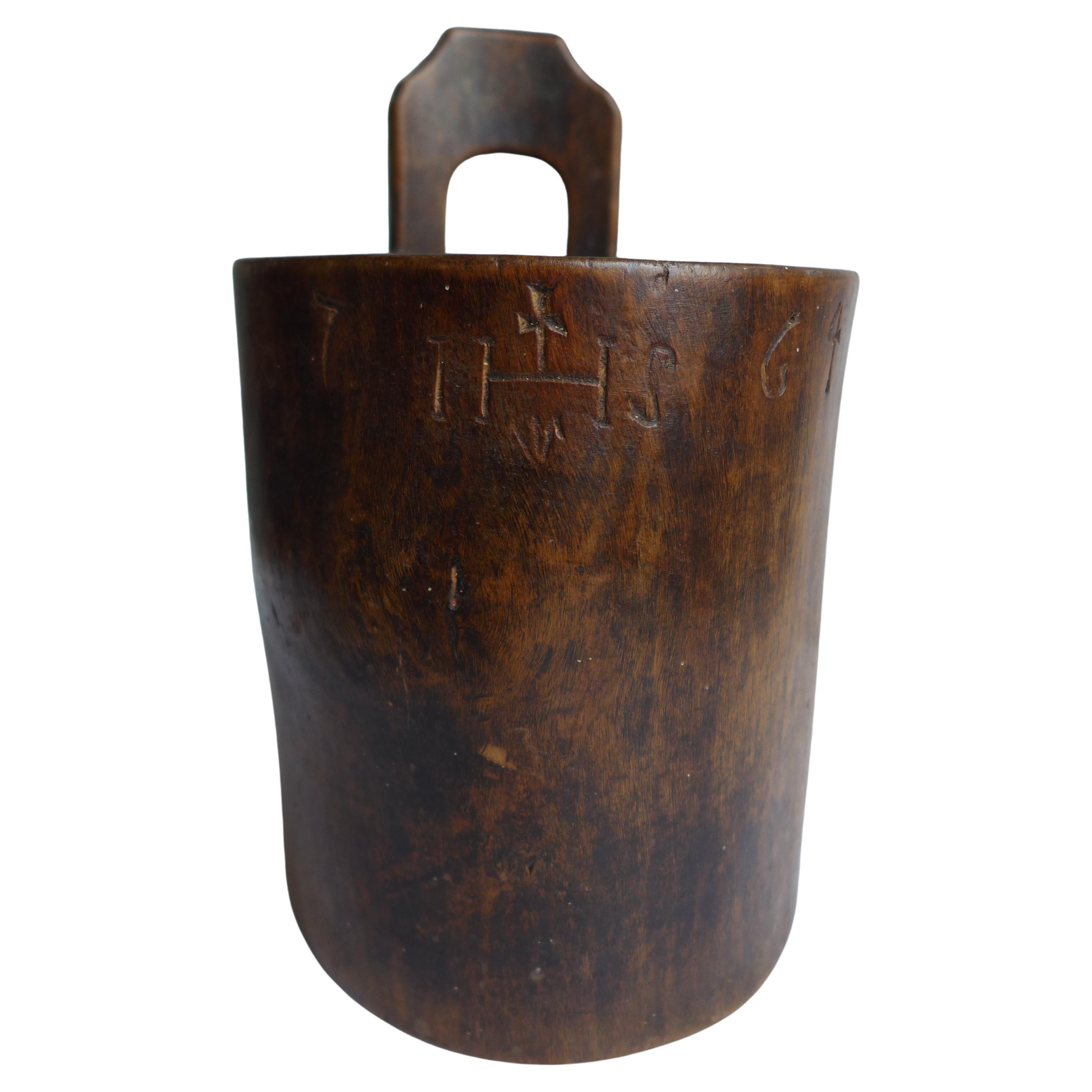 Récipient de stockage en bois, daté de 1764 en vente