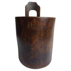 Contenitore di legno per la conservazione del folclore alpino, datato 1764