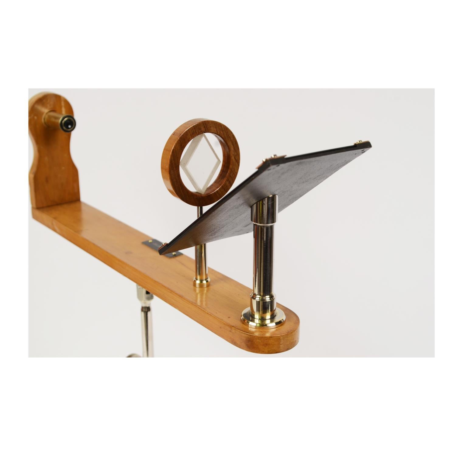 Polarimètre en bois et laiton de la fin du XIXe siècle Instrument de physique ancien en vente 4