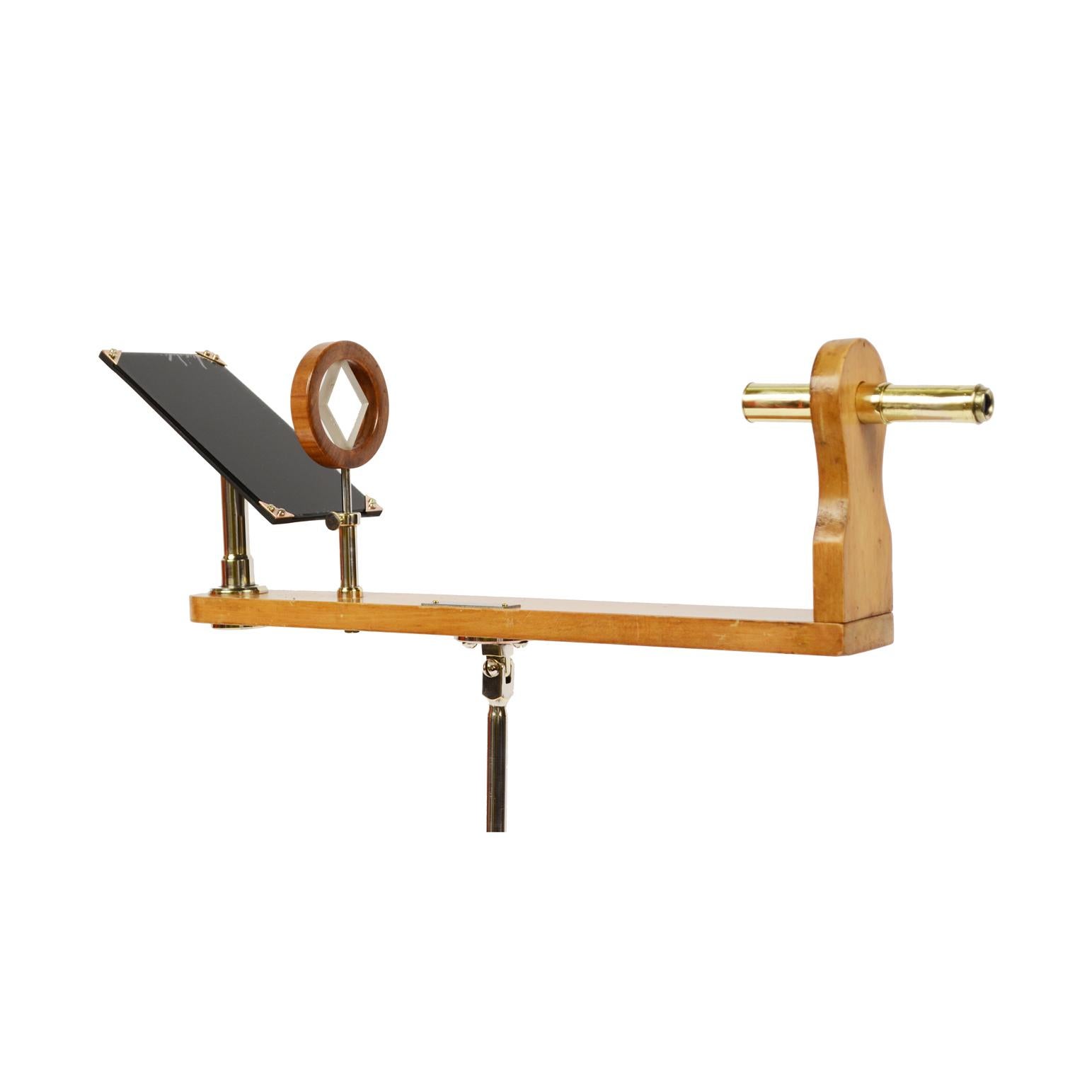 Britannique Polarimètre en bois et laiton de la fin du XIXe siècle Instrument de physique ancien en vente