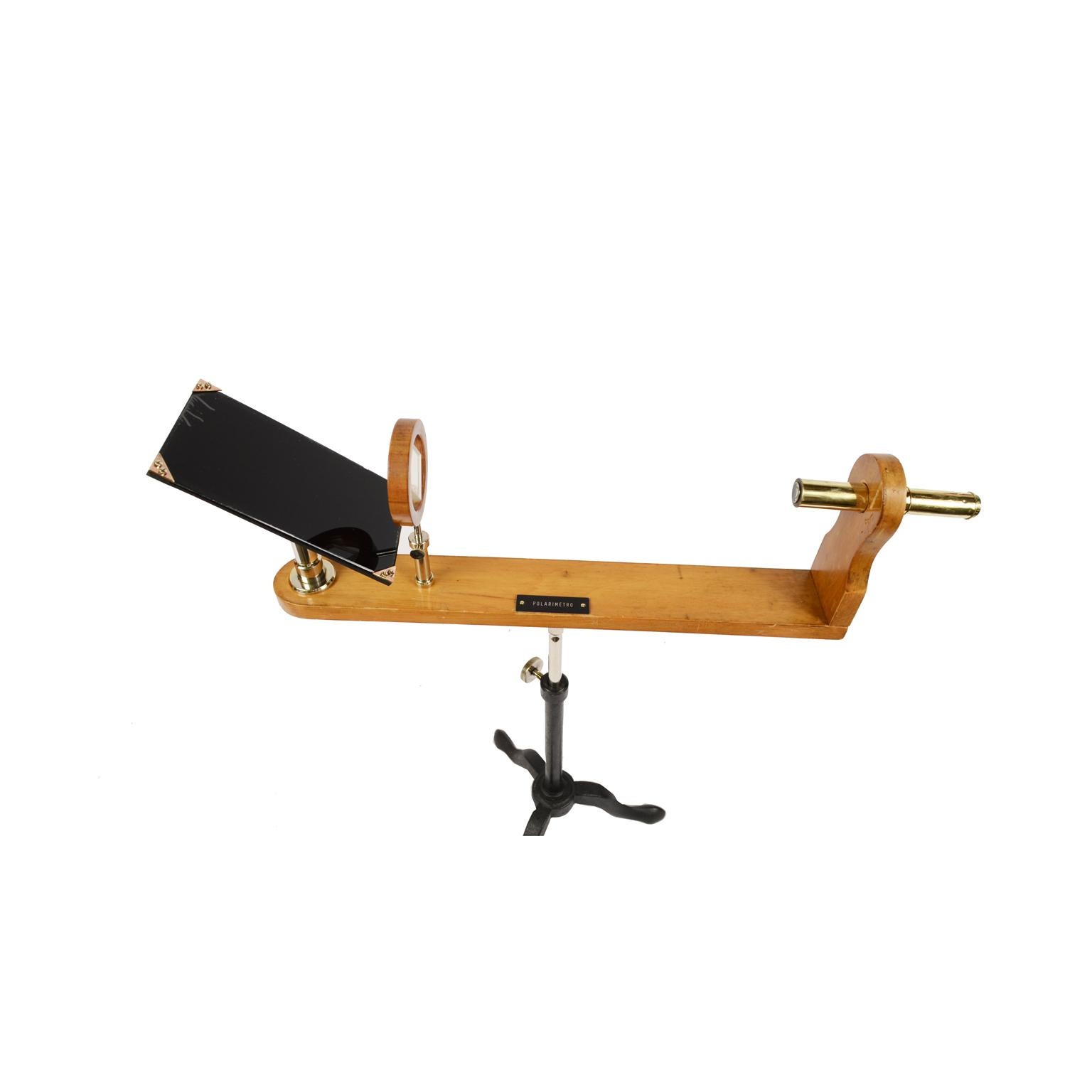 Polarimètre en bois et laiton de la fin du XIXe siècle Instrument de physique ancien en vente 1