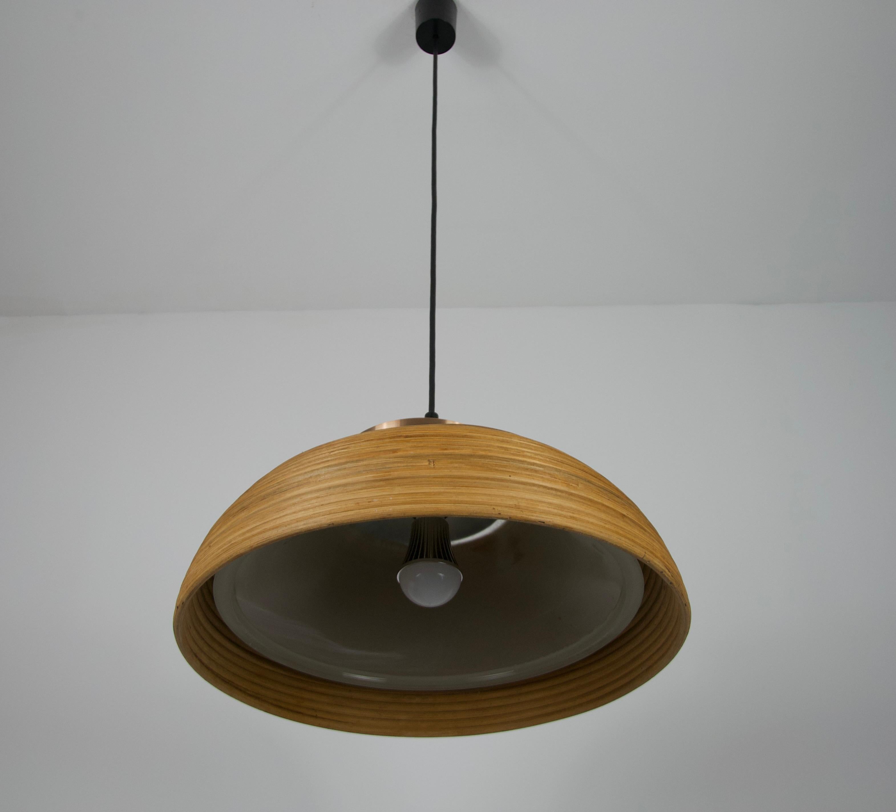Lámpara colgante de madera y cristal de Doria, años 60, Alemania en Bueno estado para la venta en Hagenbach, DE