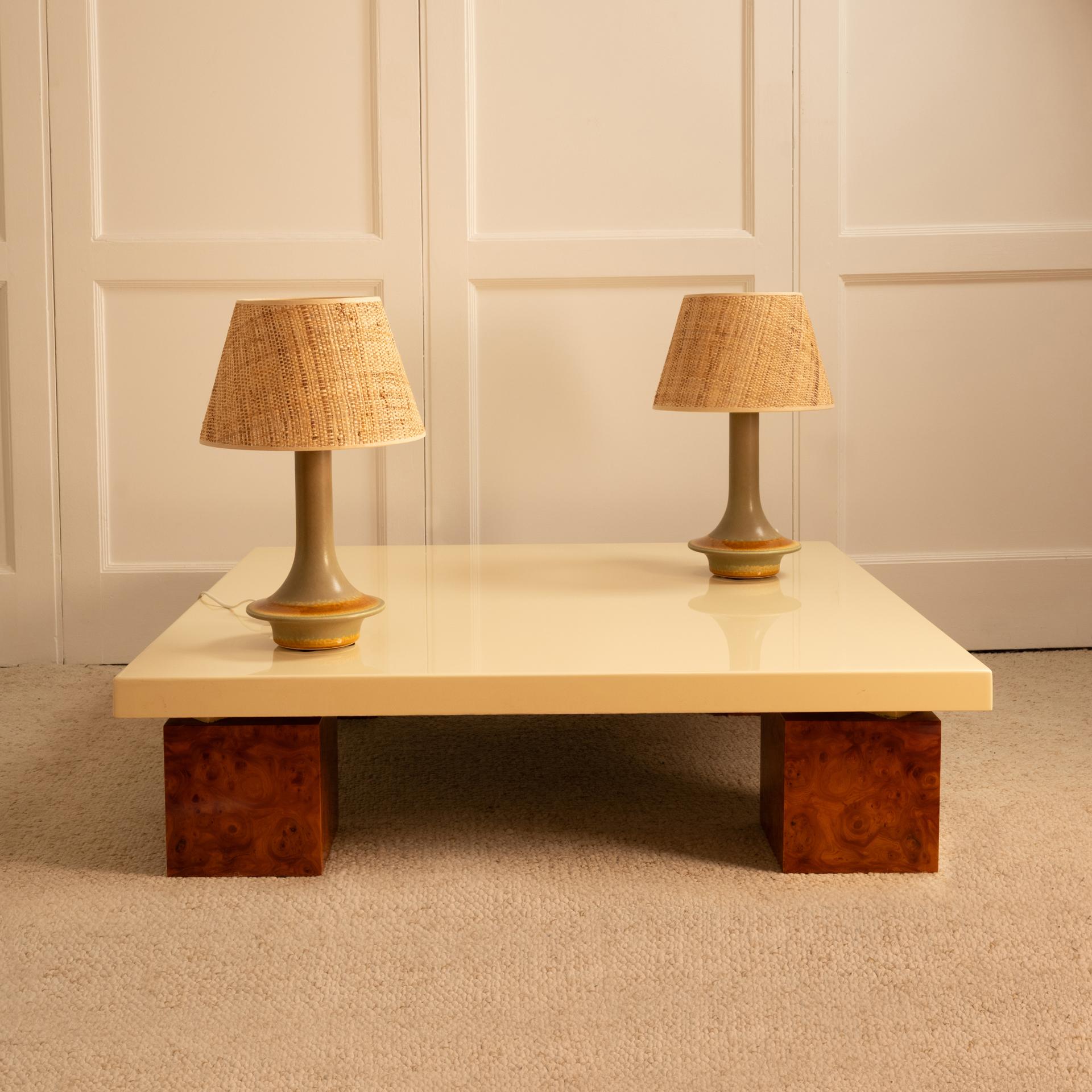 Wooden and lacquered table - 1970s im Angebot 2