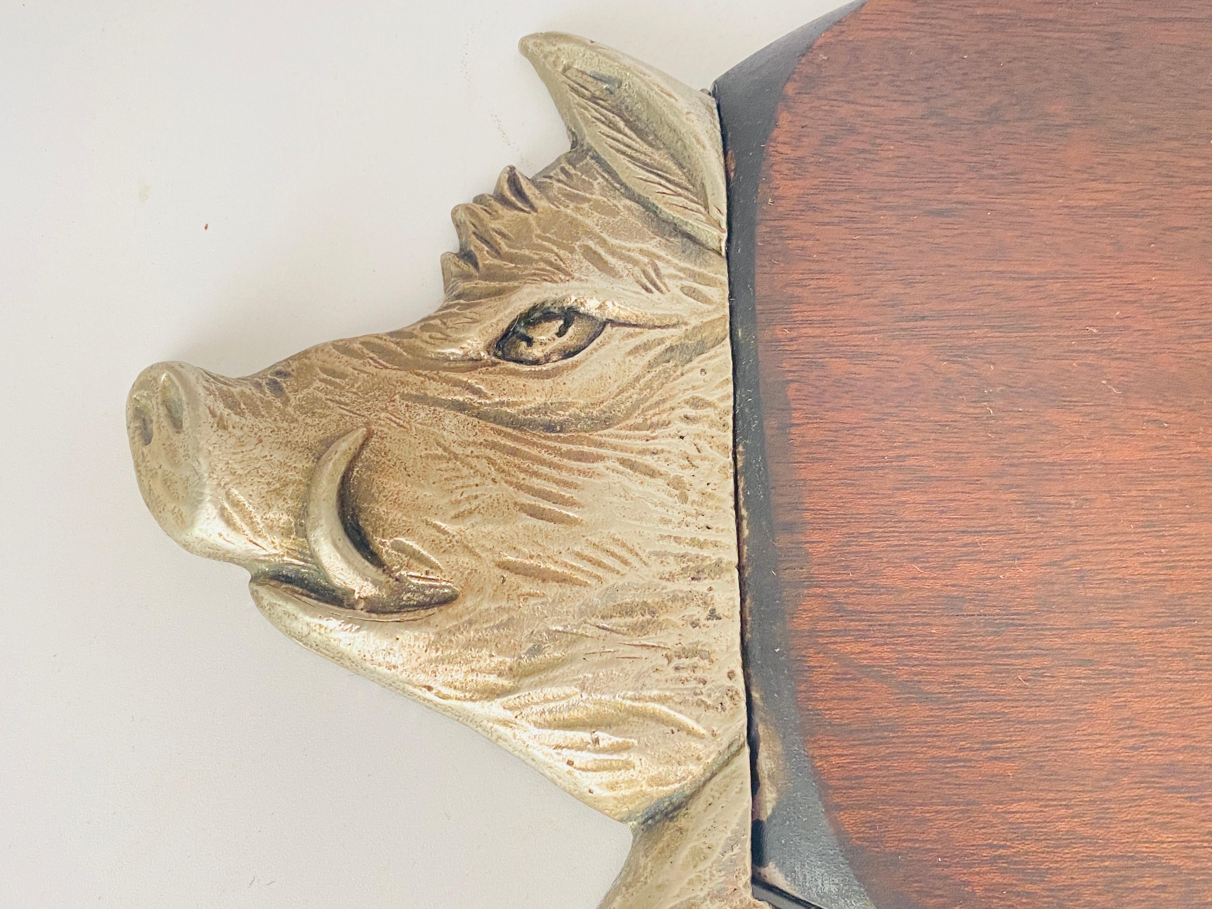 Planche à découper en bois ou en métal  Couleur brune, Français, 20e siècle Bon état - En vente à Auribeau sur Siagne, FR