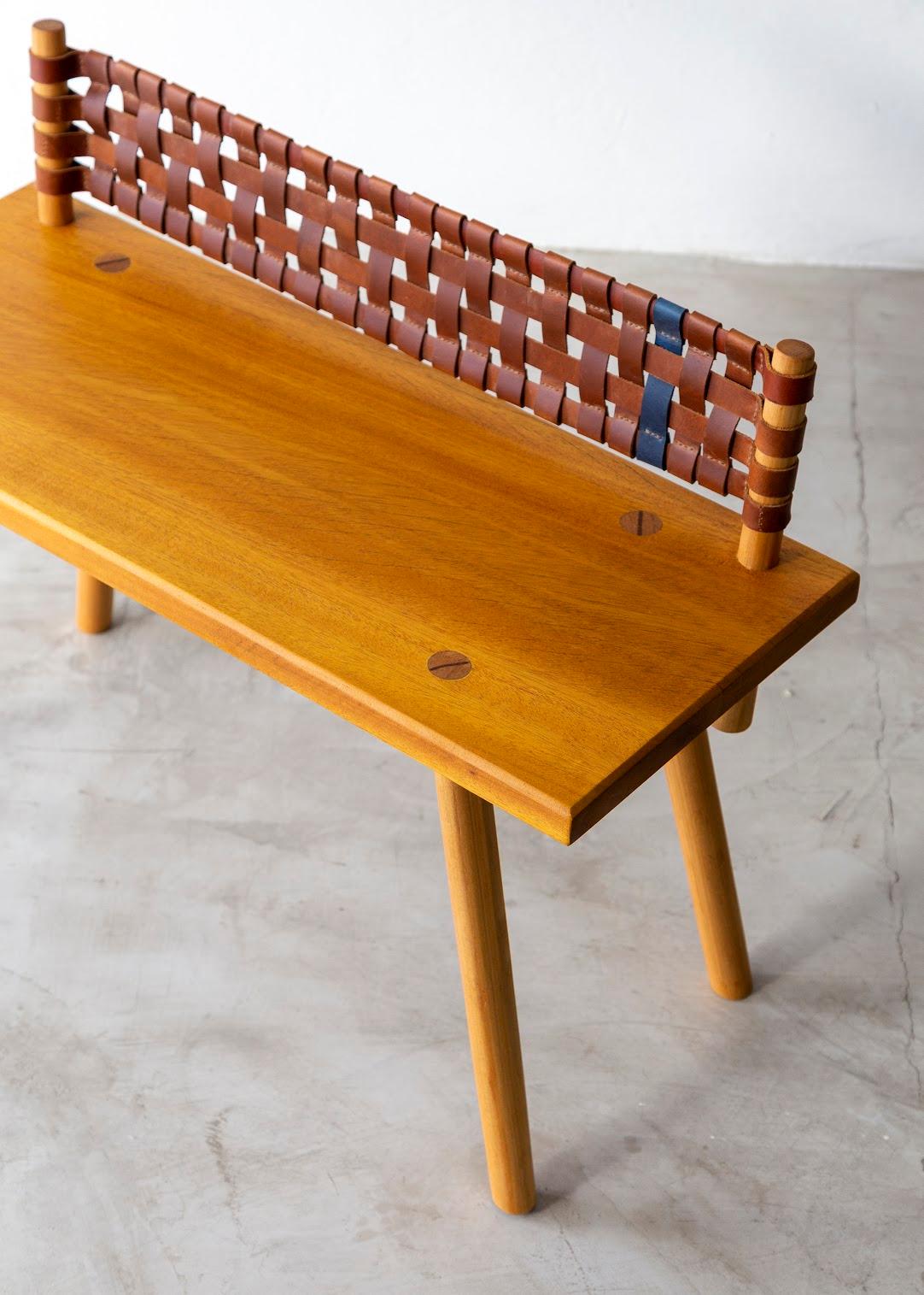 Wooden and natural leather Bench ' Horizonte' - Brazilian design by André Bianco In New Condition For Sale In Balneário Camboriú, SC