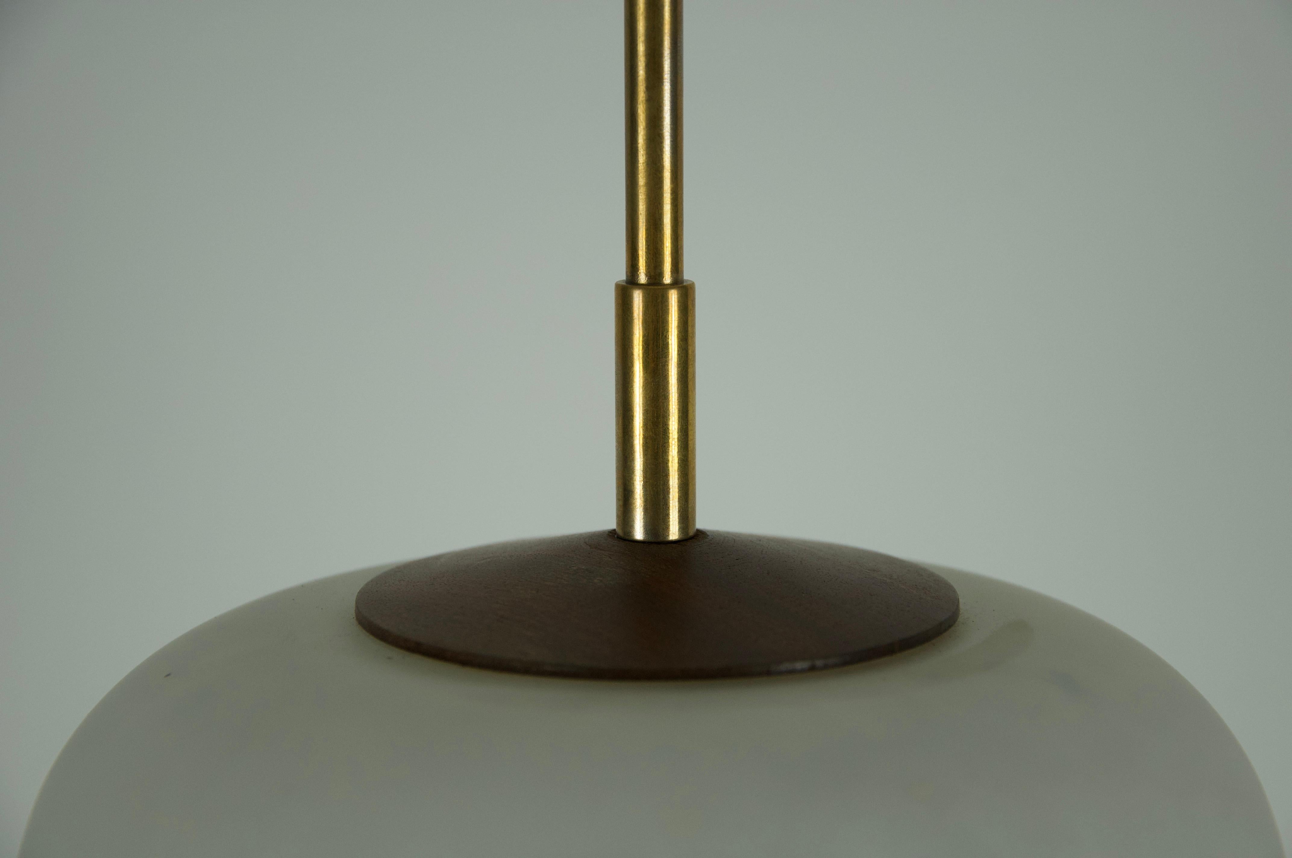 Wooden and Opal Glass Table Lamp attr. to Salvatore Gregorietti, 1960s, Italy For Sale 5