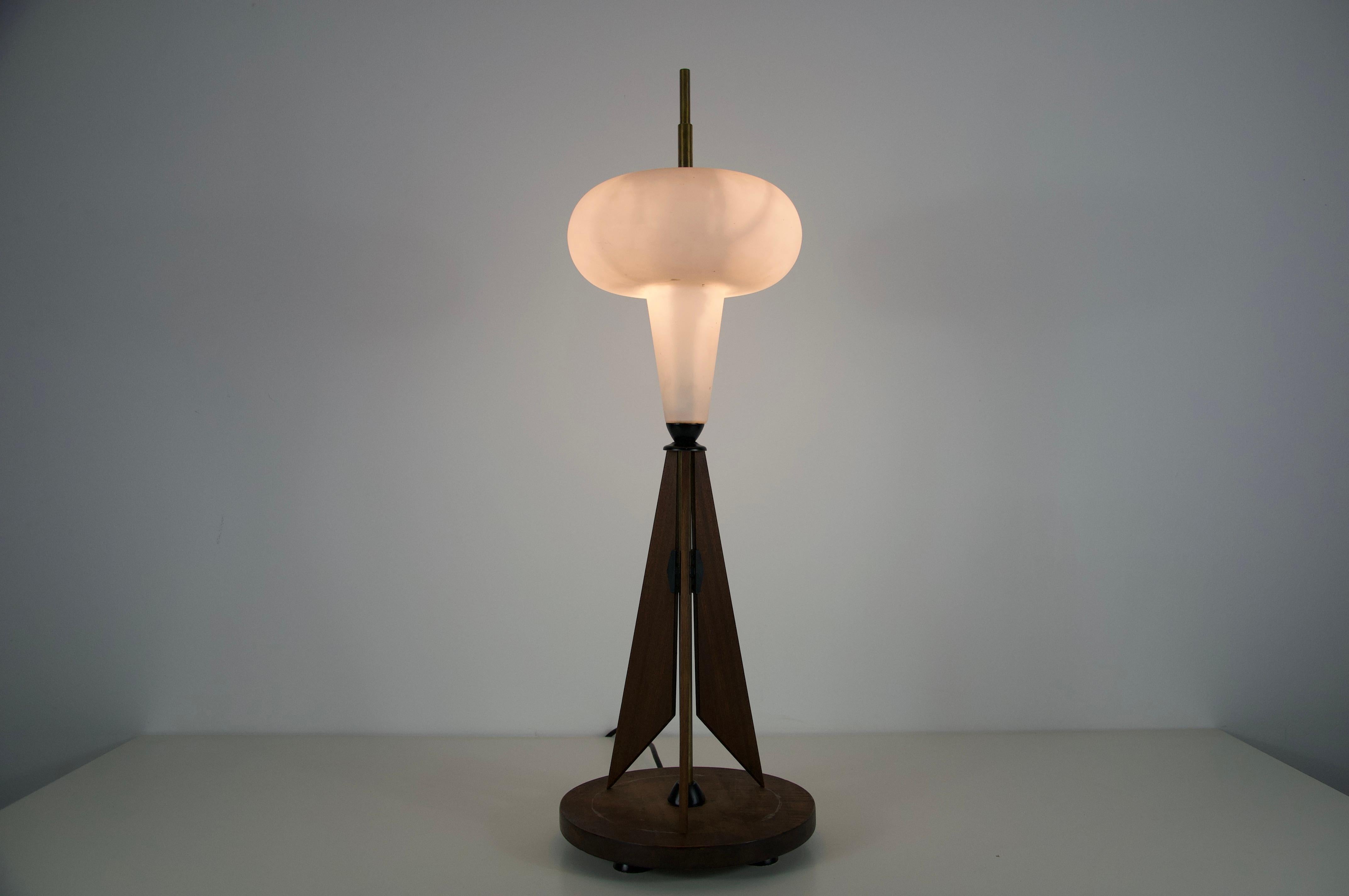 Wooden and Opal Glass Table Lamp attr. to Salvatore Gregorietti, 1960s, Italy For Sale 6