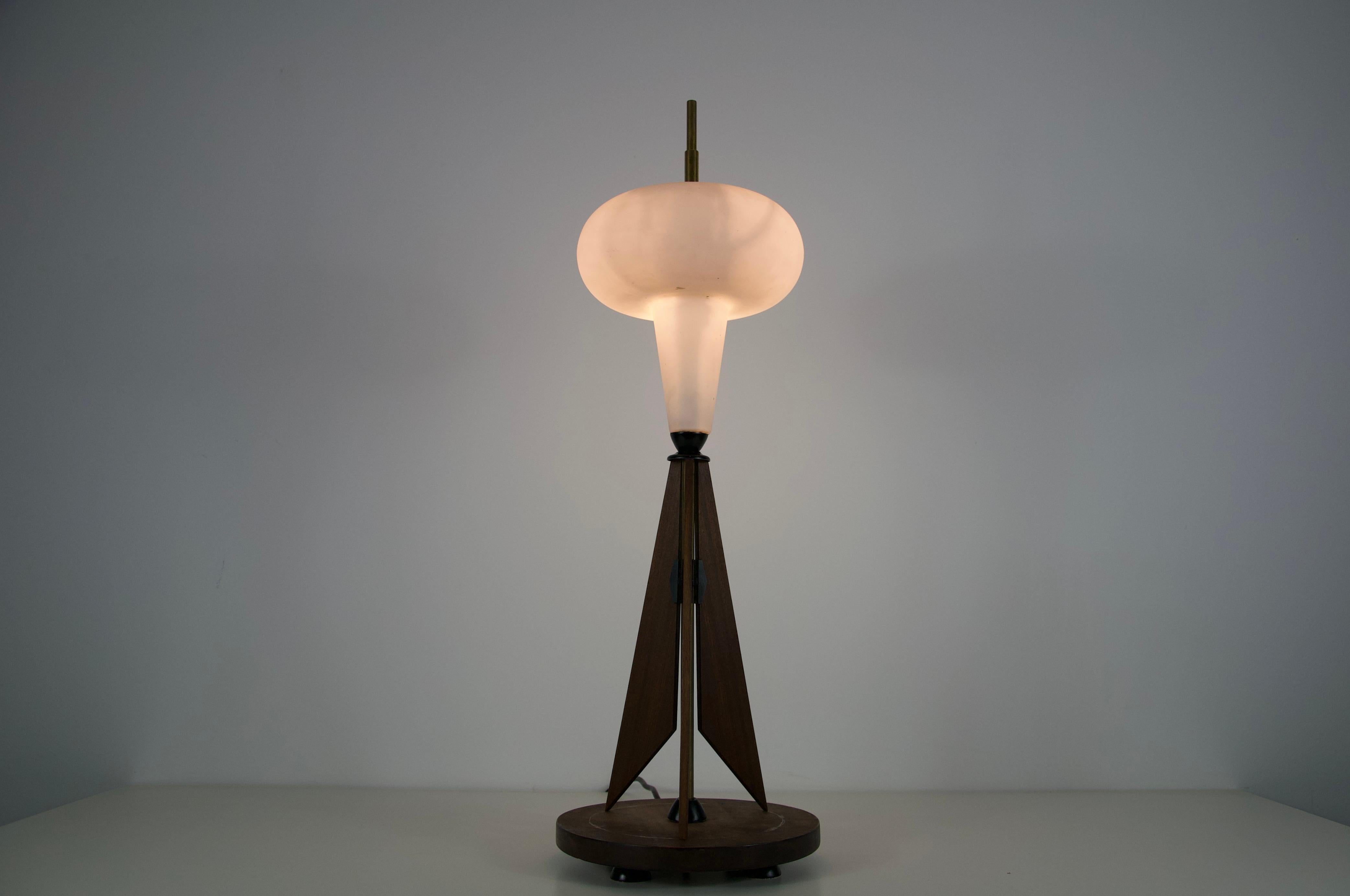 Wooden and Opal Glass Table Lamp attr. to Salvatore Gregorietti, 1960s, Italy For Sale 7