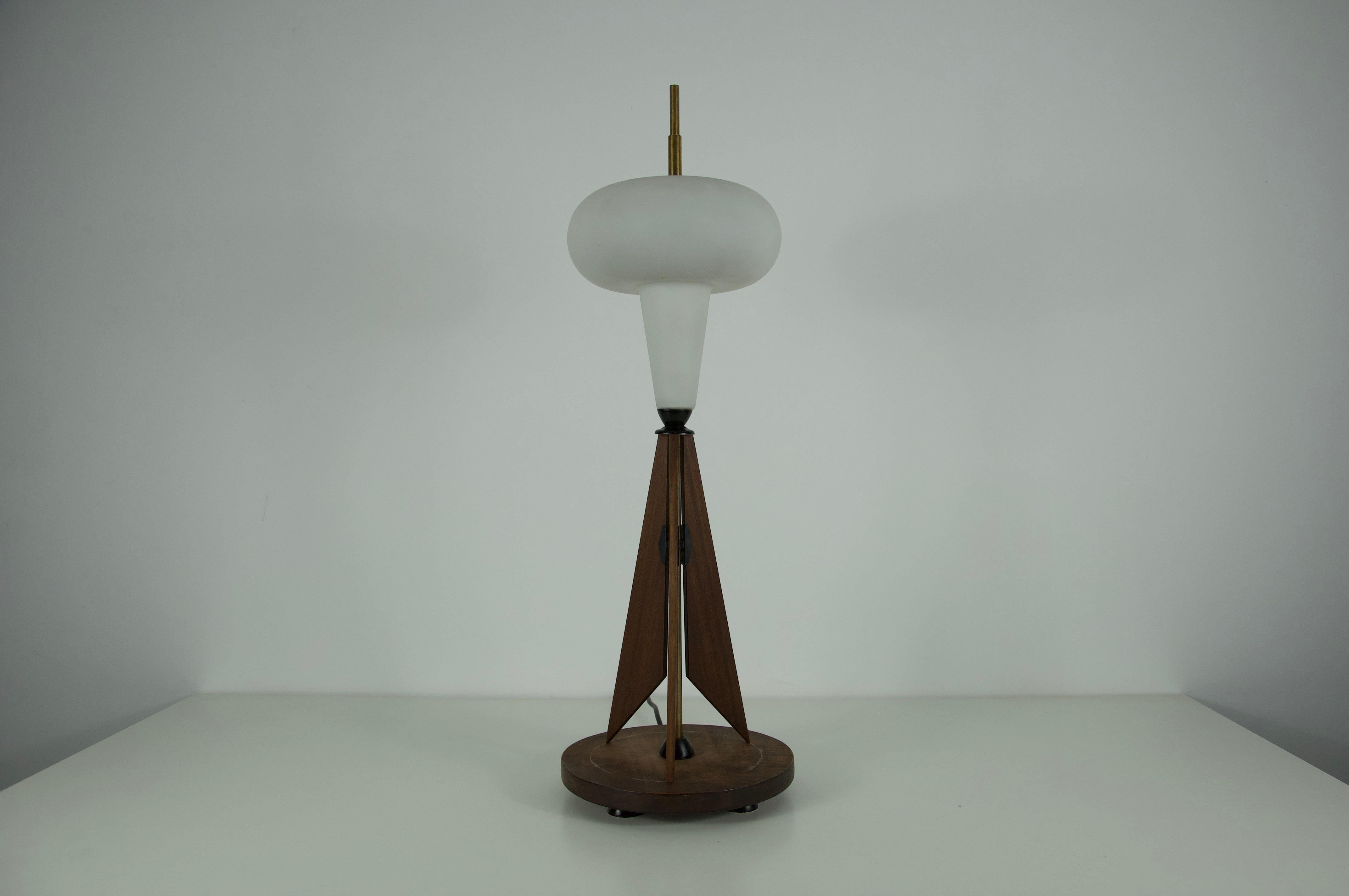 Mid-Century Modern Wooden and Opal Glass Table Lamp attr. to Salvatore Gregorietti, 1960s, Italy For Sale