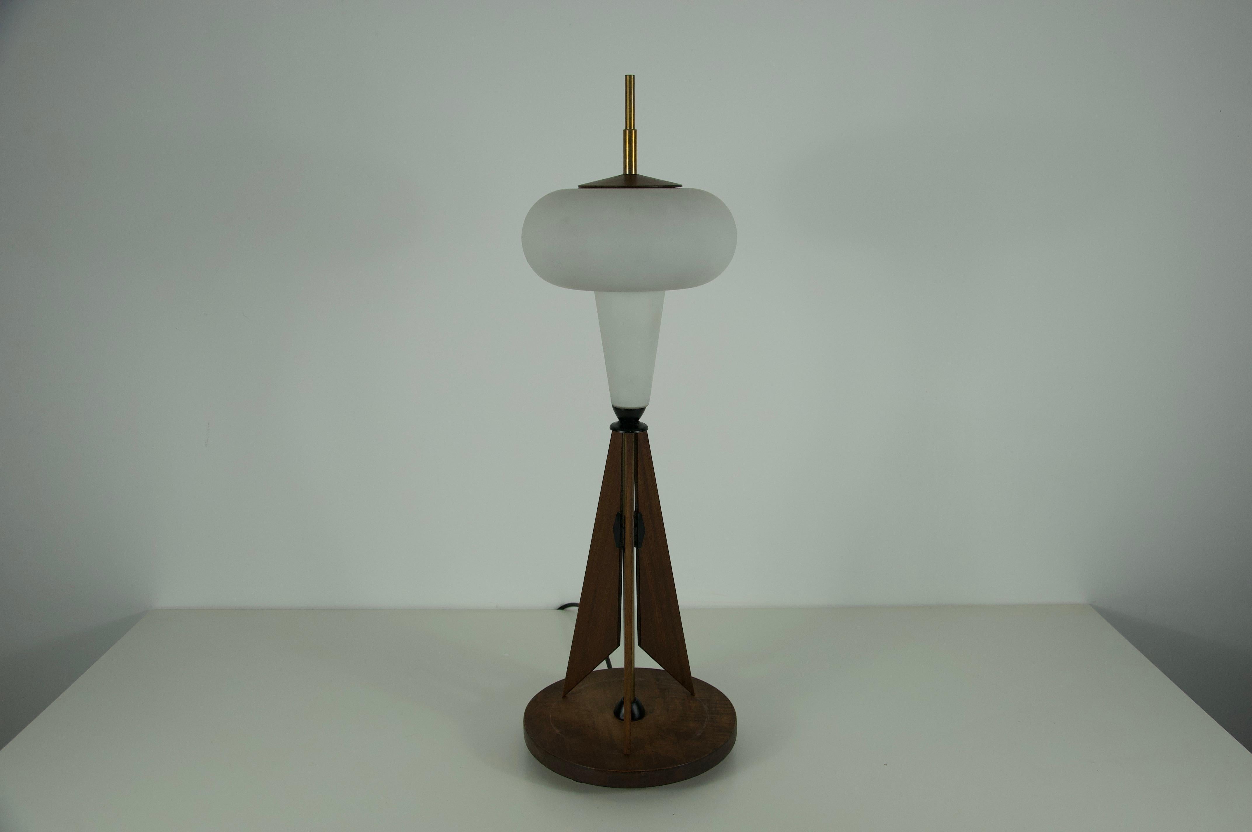 Mid-20th Century Wooden and Opal Glass Table Lamp attr. to Salvatore Gregorietti, 1960s, Italy For Sale