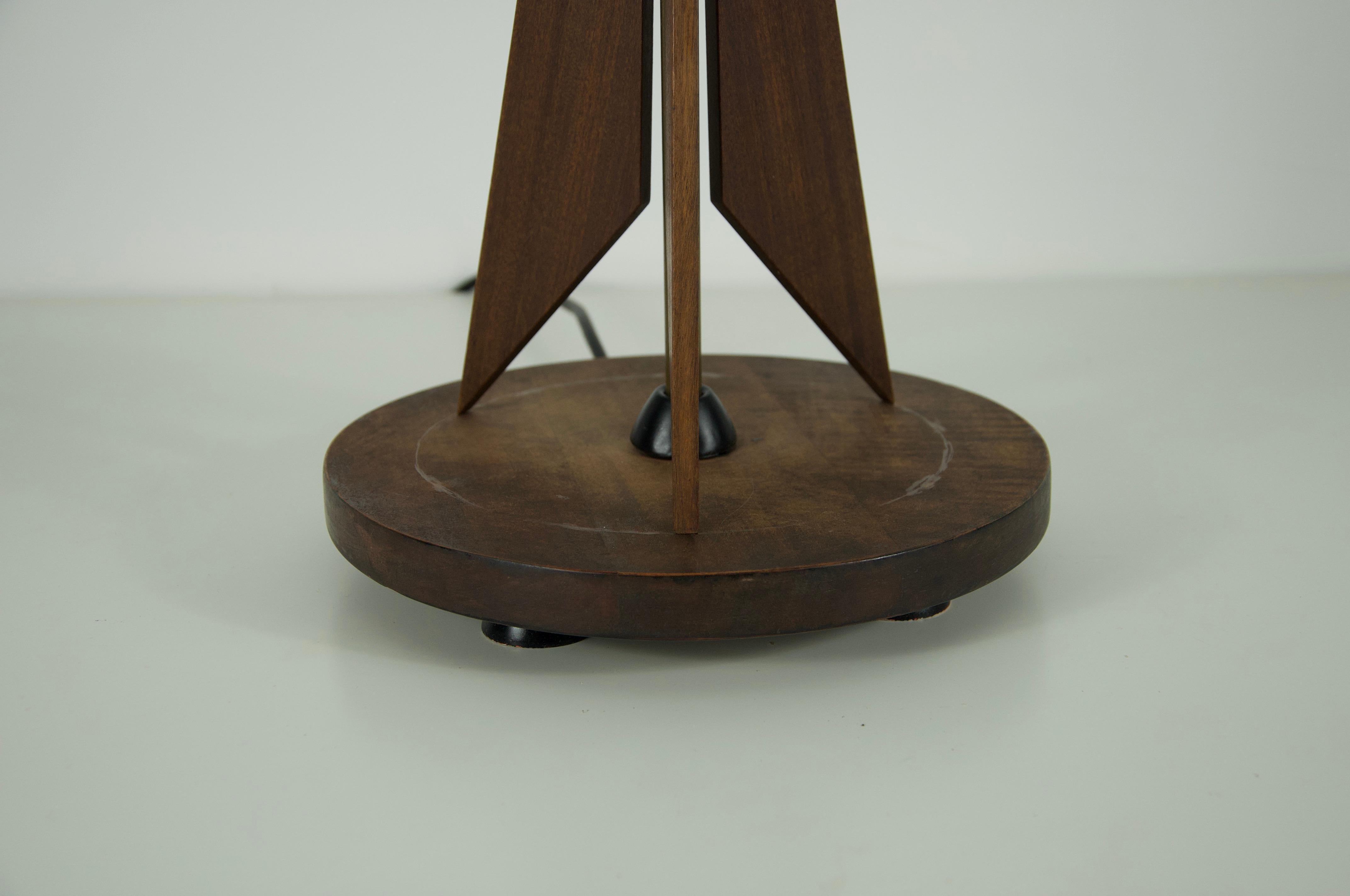 Wooden and Opal Glass Table Lamp attr. to Salvatore Gregorietti, 1960s, Italy For Sale 2