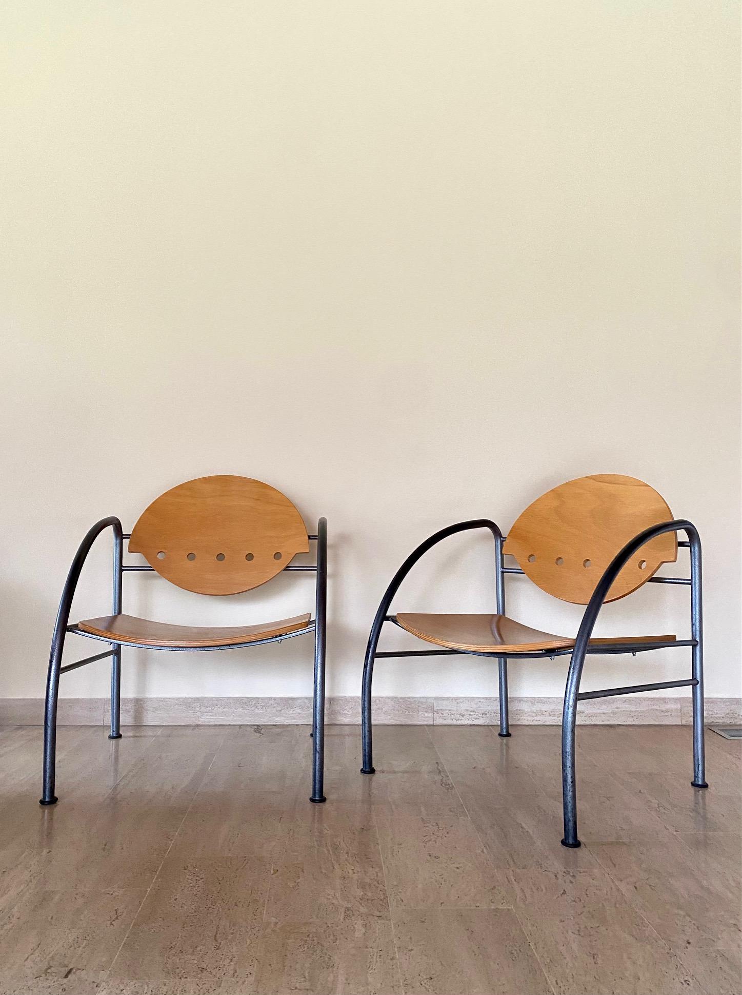 Pair of stylish postmodern armchairs in steel and wood.

Italian work from the oeghties.